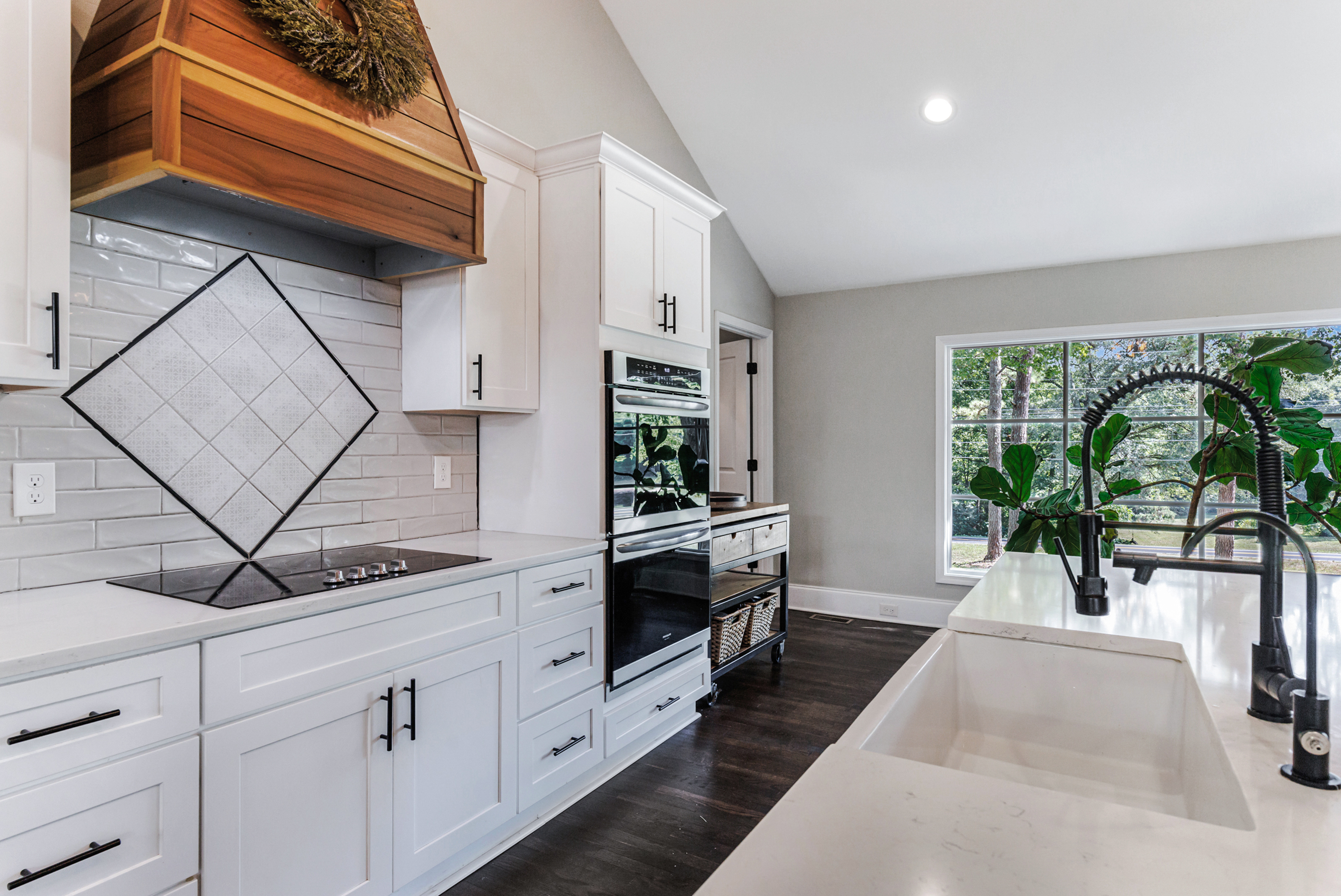  Stunning Fully Renovated Oasis on 2.4+/- Acres - 物件實景