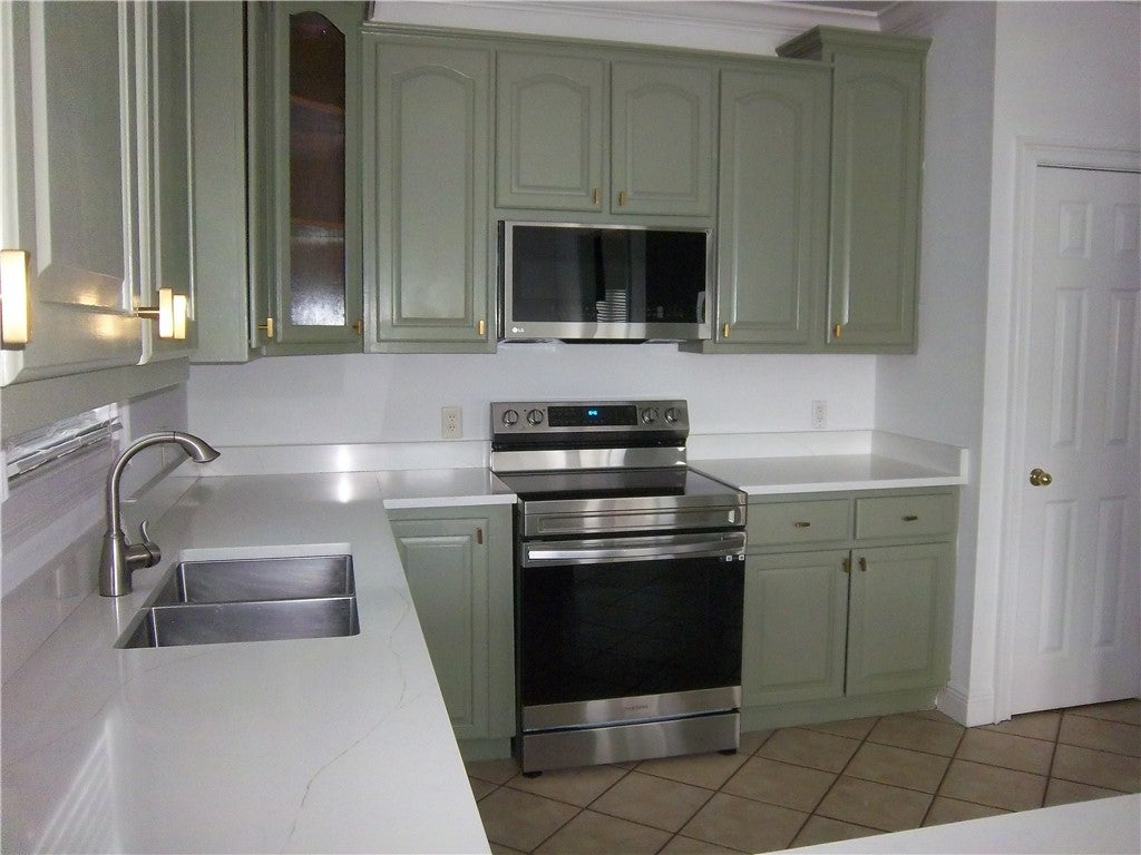 Brunswick, Georgia, 31520, United States, 3 Bedrooms Bedrooms, ,3 BathroomsBathrooms,Residential,For Sale,1895763