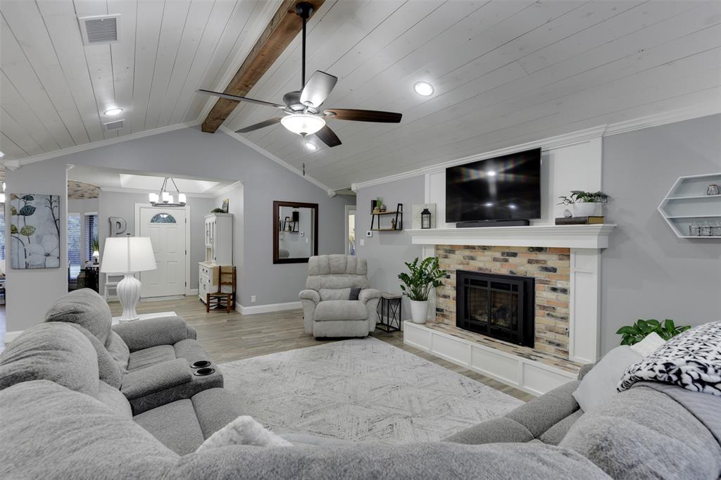 Alvarado, Texas, 76009, United States, 4 Bedrooms Bedrooms, ,2 BathroomsBathrooms,Residential,For Sale,1979414