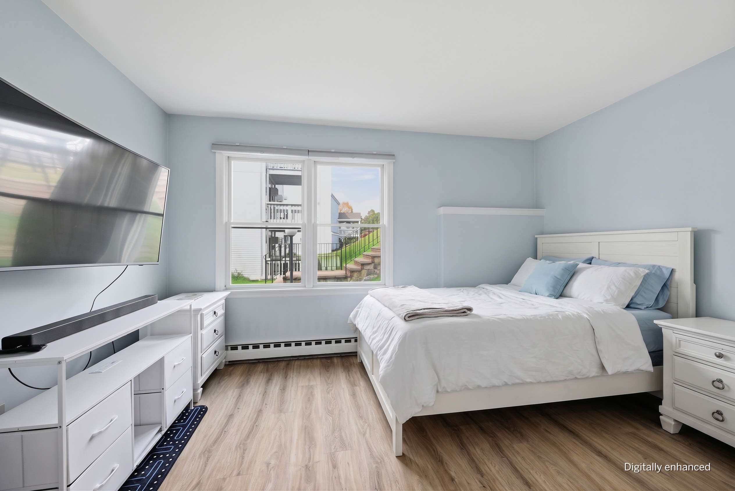  Immaculate Lower-Level End Unit - 物件實景