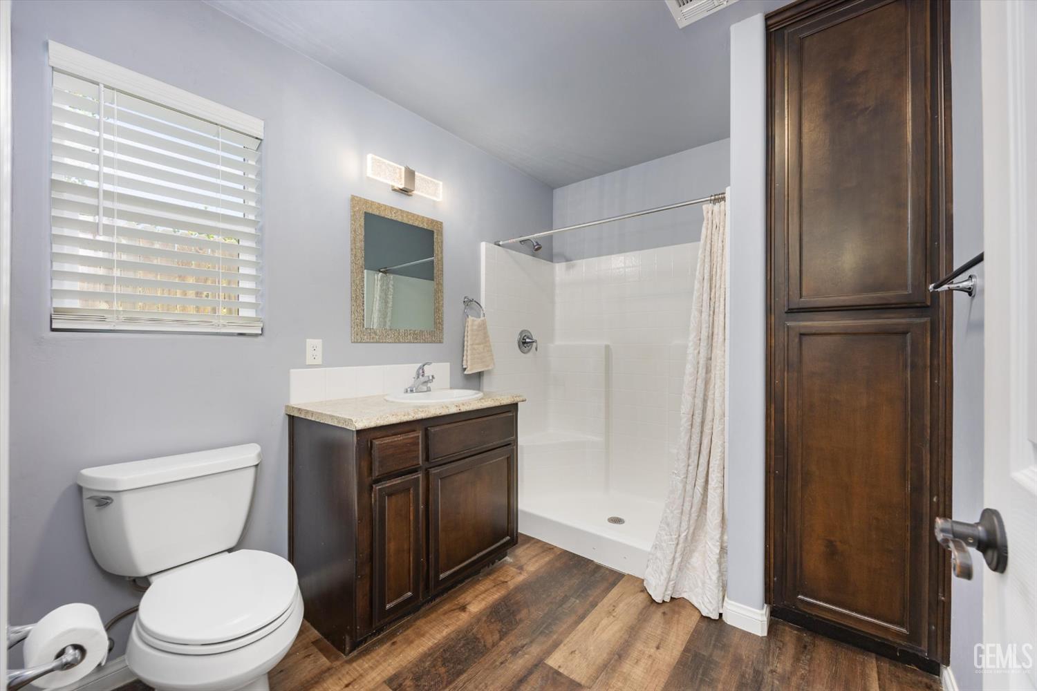 Bakersfield, California, 93313, United States, 4 Bedrooms Bedrooms, ,3 BathroomsBathrooms,Residential,For Sale,1908469