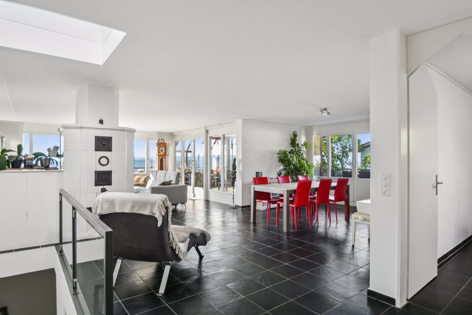 Exclusive Opportunity in Biel — Unique Architect-Designed Home, Exceptional Modu - 物件實景