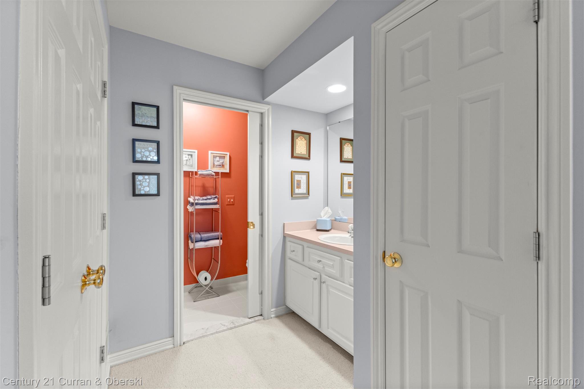 Shelby Charter Township, Michigan, 48316, United States, 2 Bedrooms Bedrooms, ,4 BathroomsBathrooms,Residential,For Sale,1977088