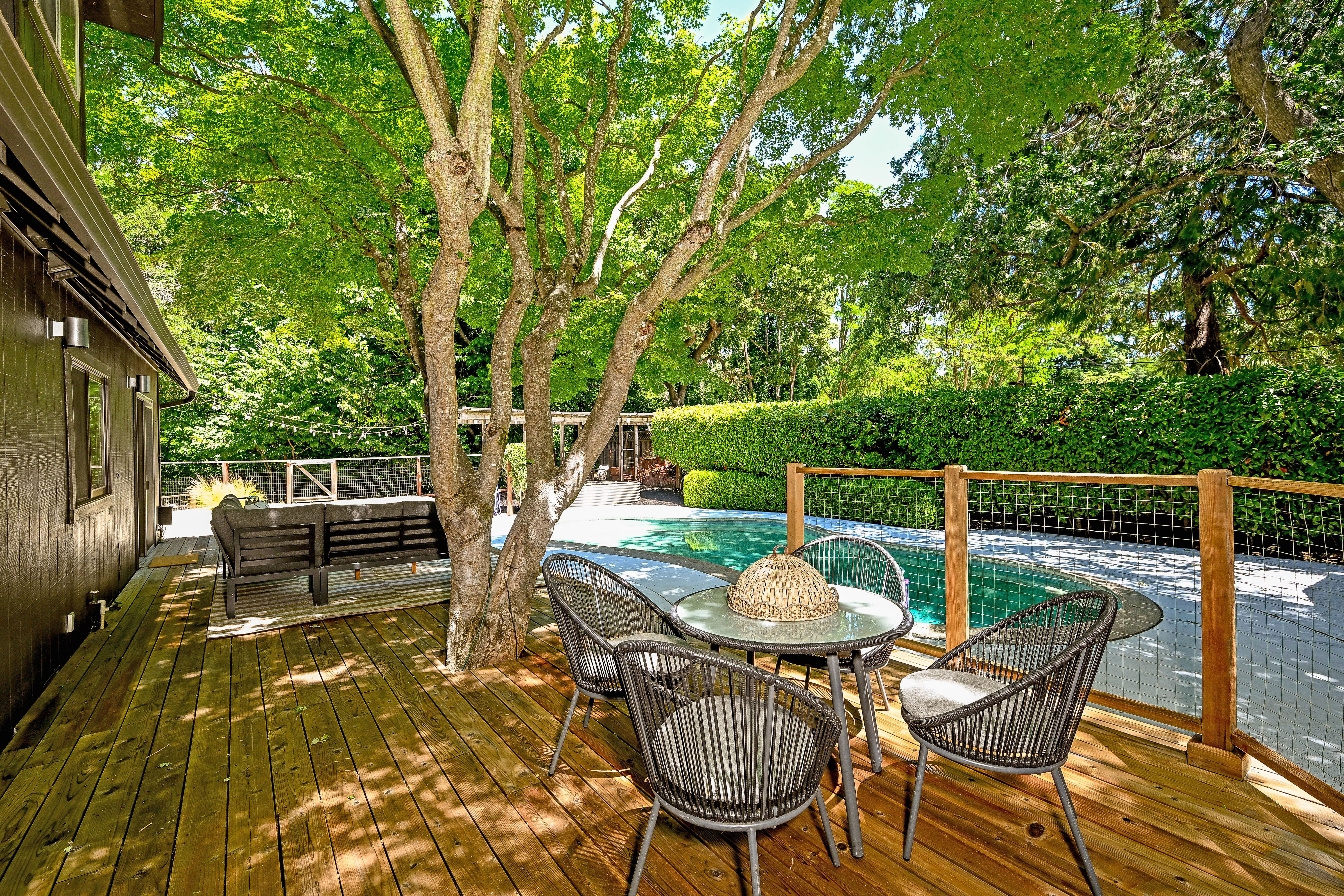 Exceptional Creekside Home in Desirable Saranap - 物件實景