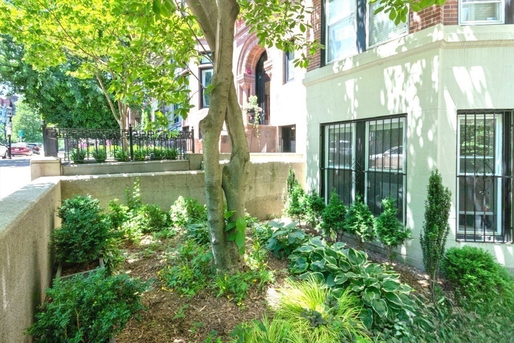 Boston, Massachusetts, 02115, United States, 2 Bedrooms Bedrooms, ,1 BathroomBathrooms,Residential,For Sale,1889916