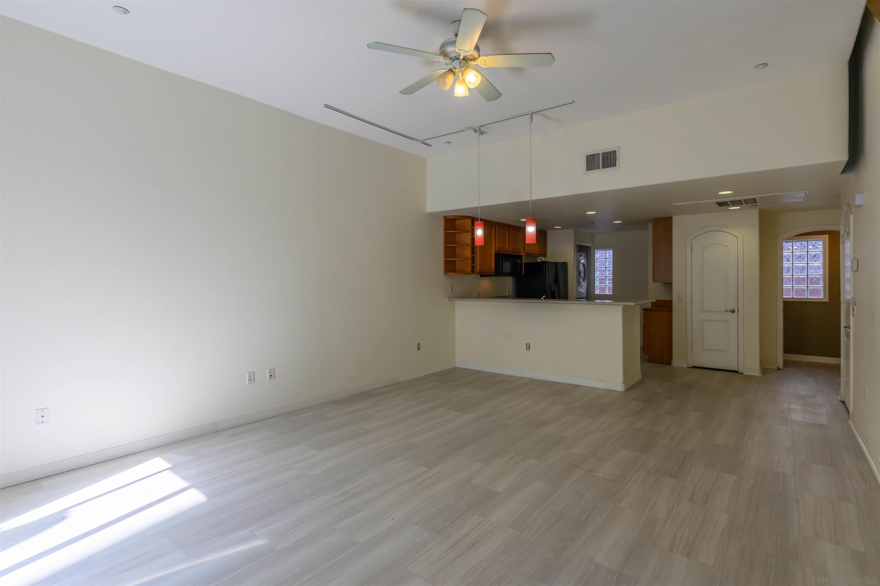 San Diego, California, 92101, United States, 2 Bedrooms Bedrooms, ,3 BathroomsBathrooms,Residential,For Sale,1713203