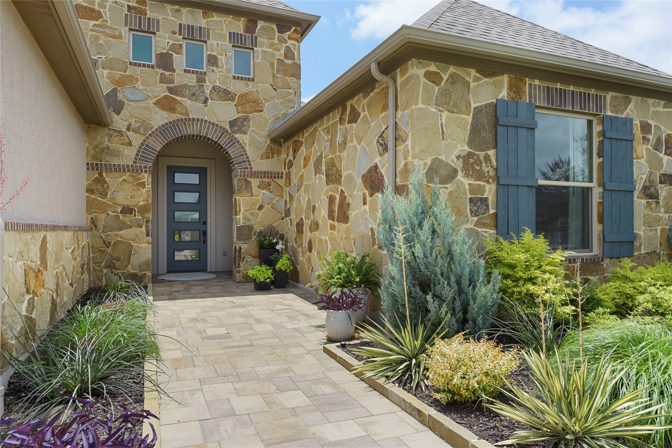 Denton, Texas, 76207, United States, 2 Bedrooms Bedrooms, ,3 BathroomsBathrooms,Residential,For Sale,1837650