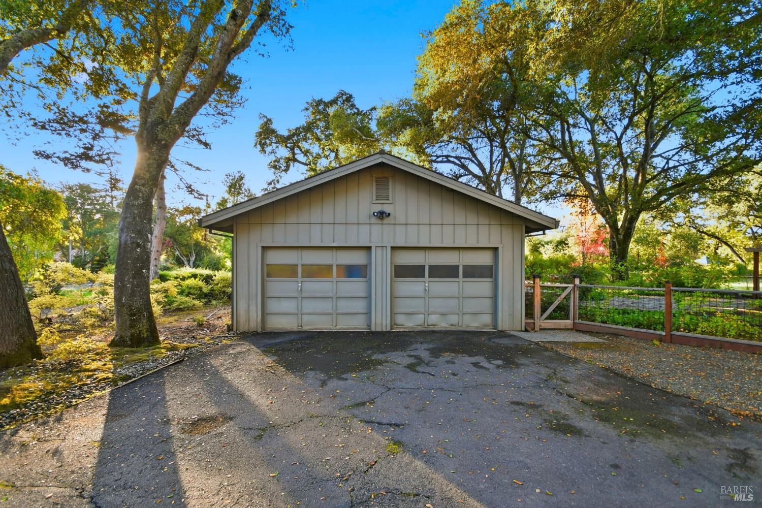 Glen Ellen, California, 95442, United States, 3 Bedrooms Bedrooms, ,3 BathroomsBathrooms,Residential,For Sale,1989437
