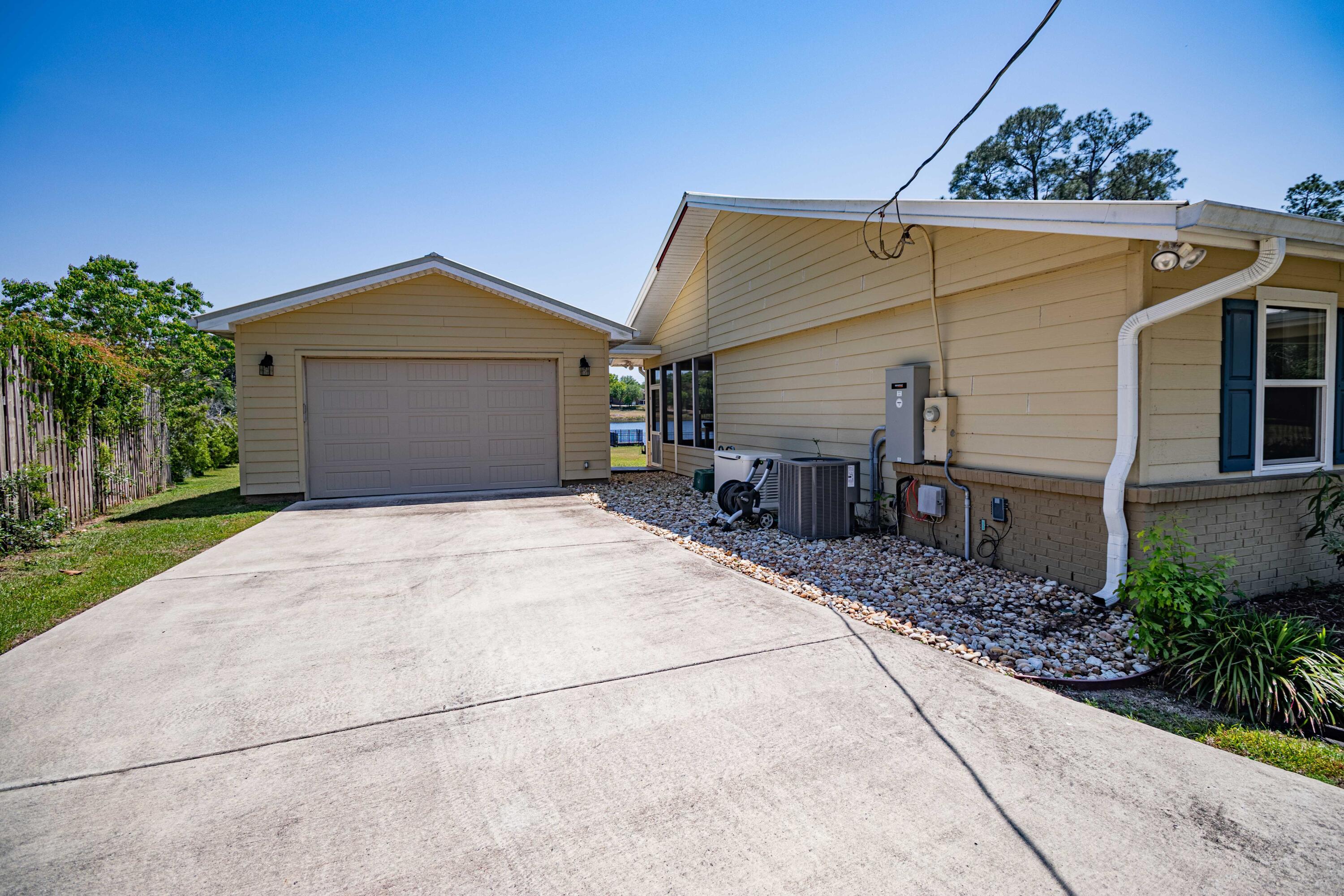 Crestview, Florida, 32539, United States, 3 Bedrooms Bedrooms, ,2 BathroomsBathrooms,Residential,For Sale,1879001