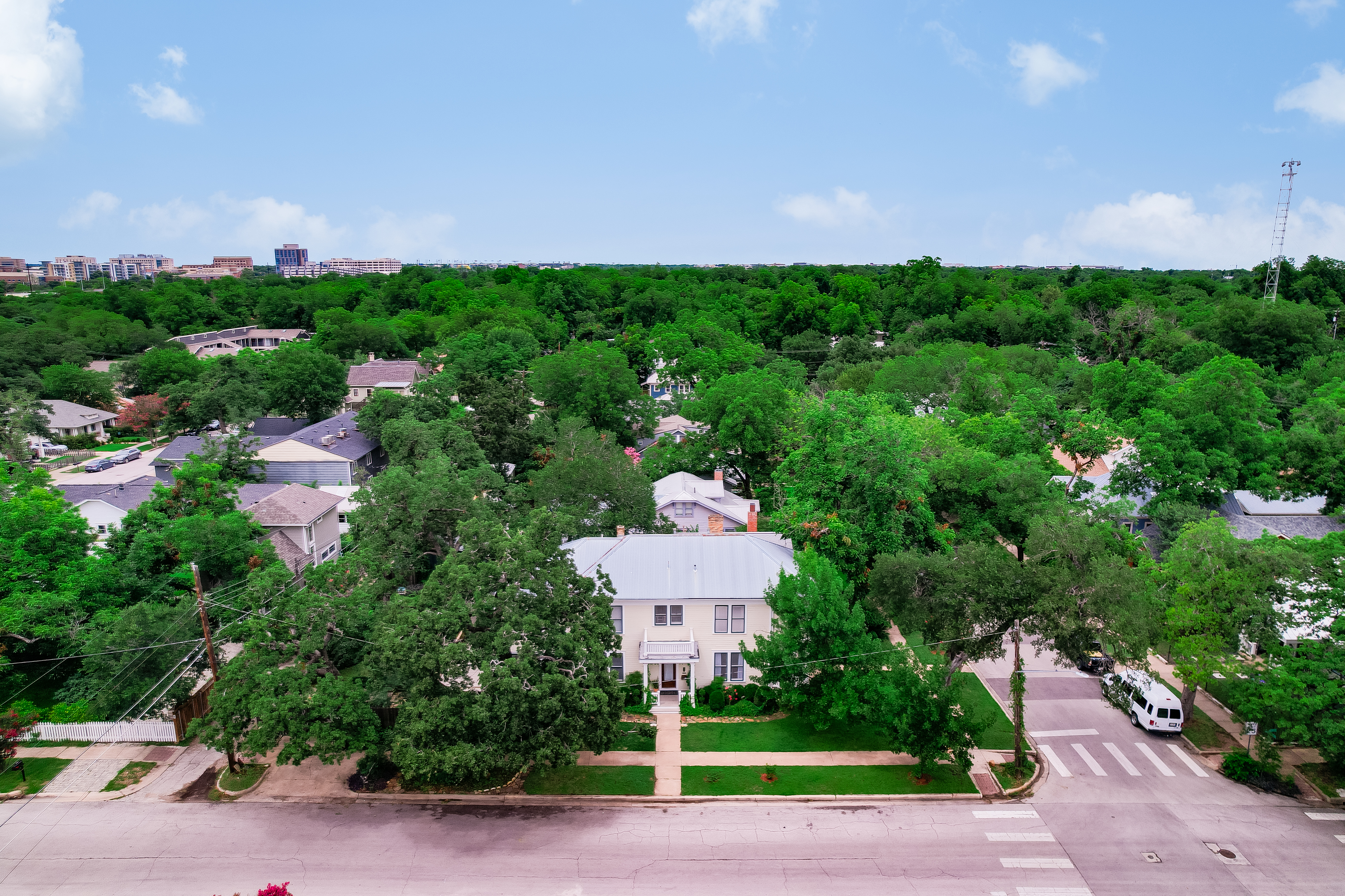  1922 Colonial Revival in Historic Hyde Park Neighborhood - 物件實景