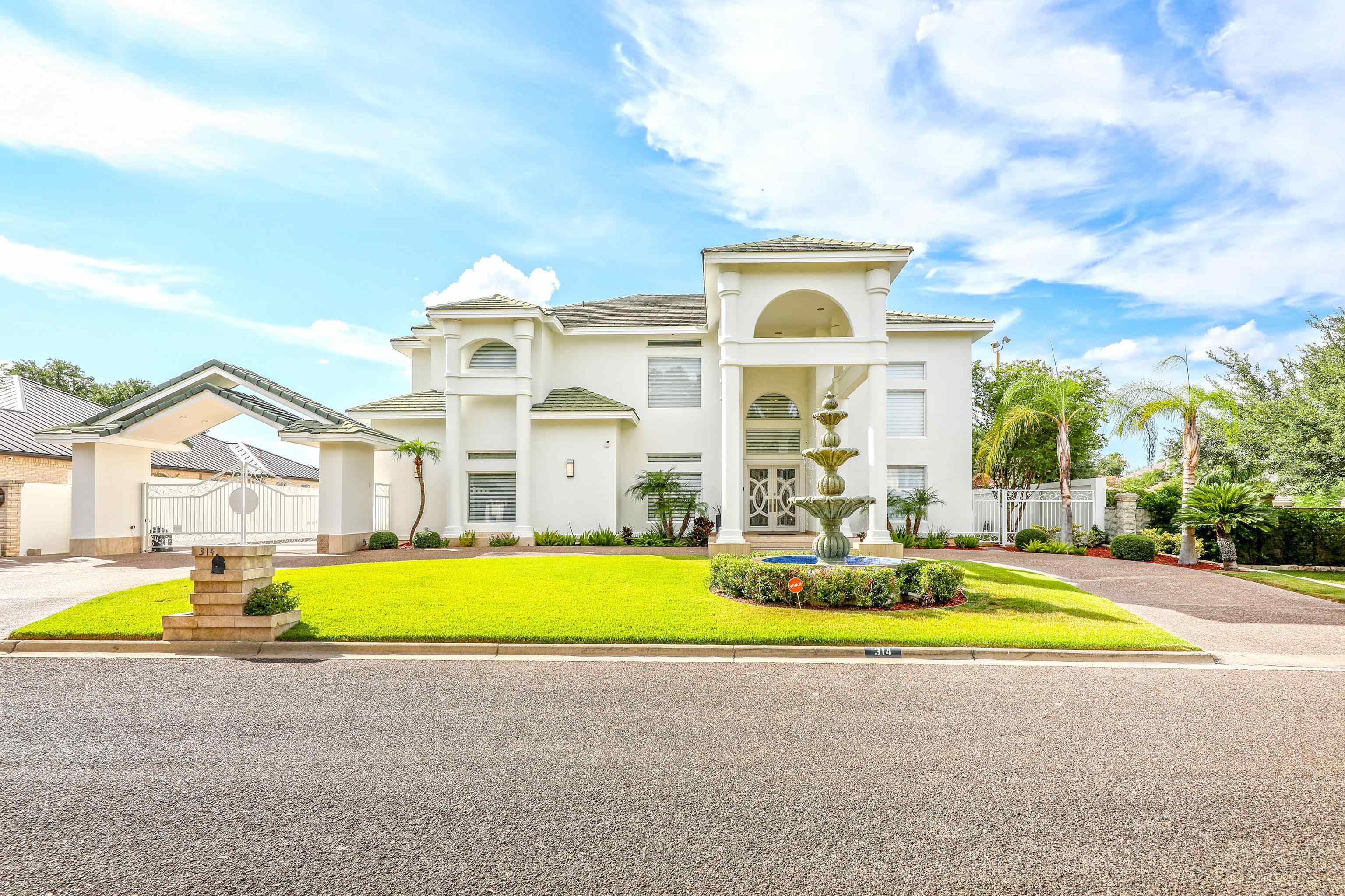Laredo, Texas, 78041, United States, 4 Bedrooms Bedrooms, ,6 BathroomsBathrooms,Residential,For Sale,1883339