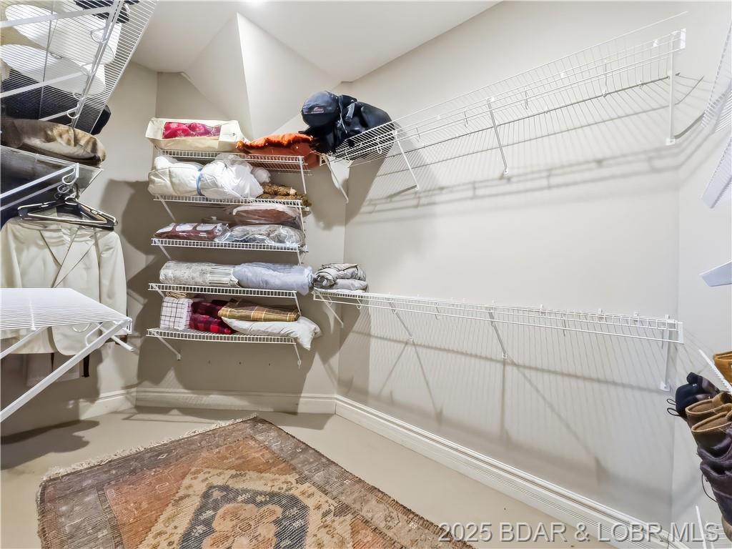 Camdenton, Missouri, 65020, United States, 4 Bedrooms Bedrooms, ,5 BathroomsBathrooms,Residential,For Sale,1989122