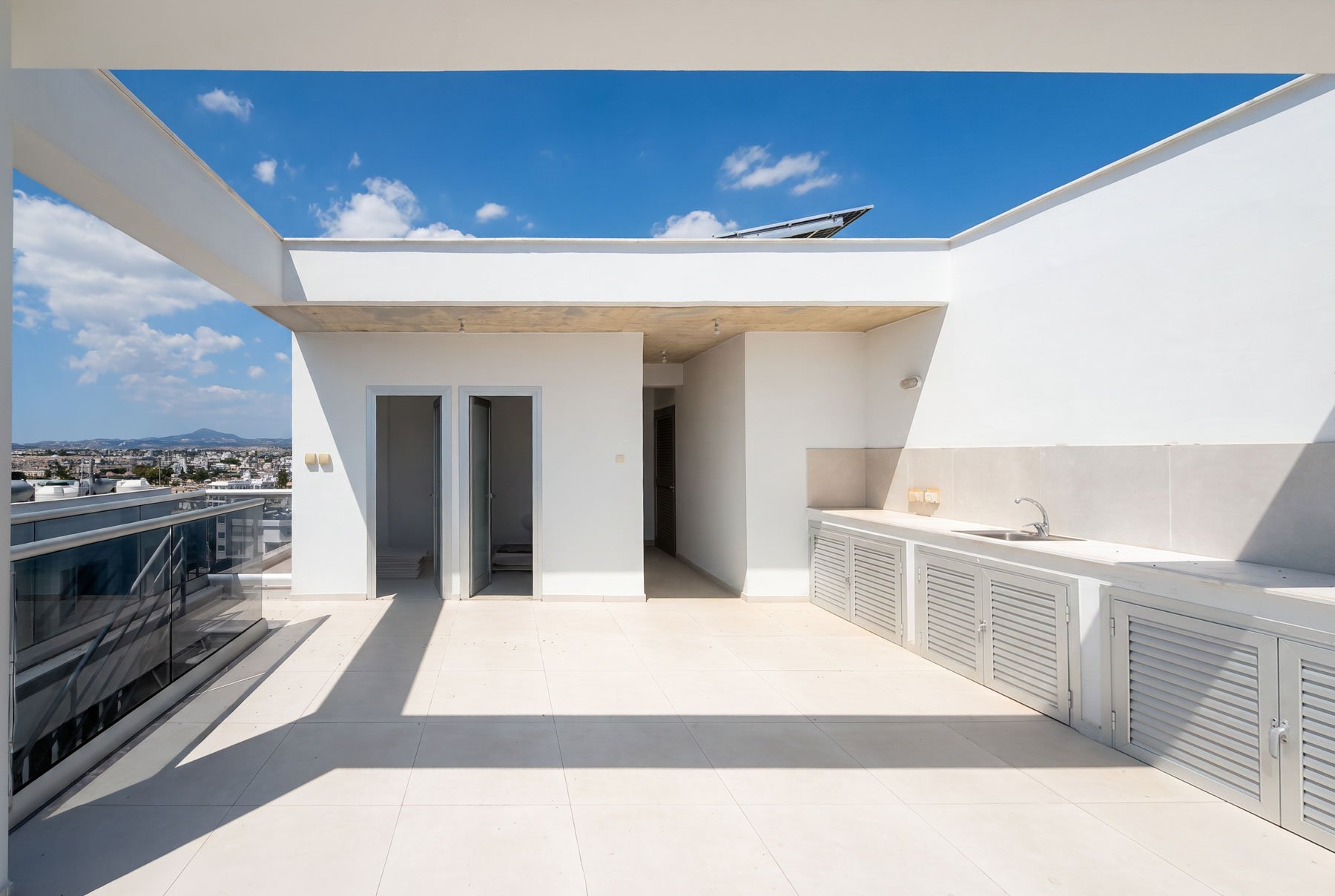  Two-Bedroom Upper-Floor Apartment with Roof Garden in Larnaca - 物件實景