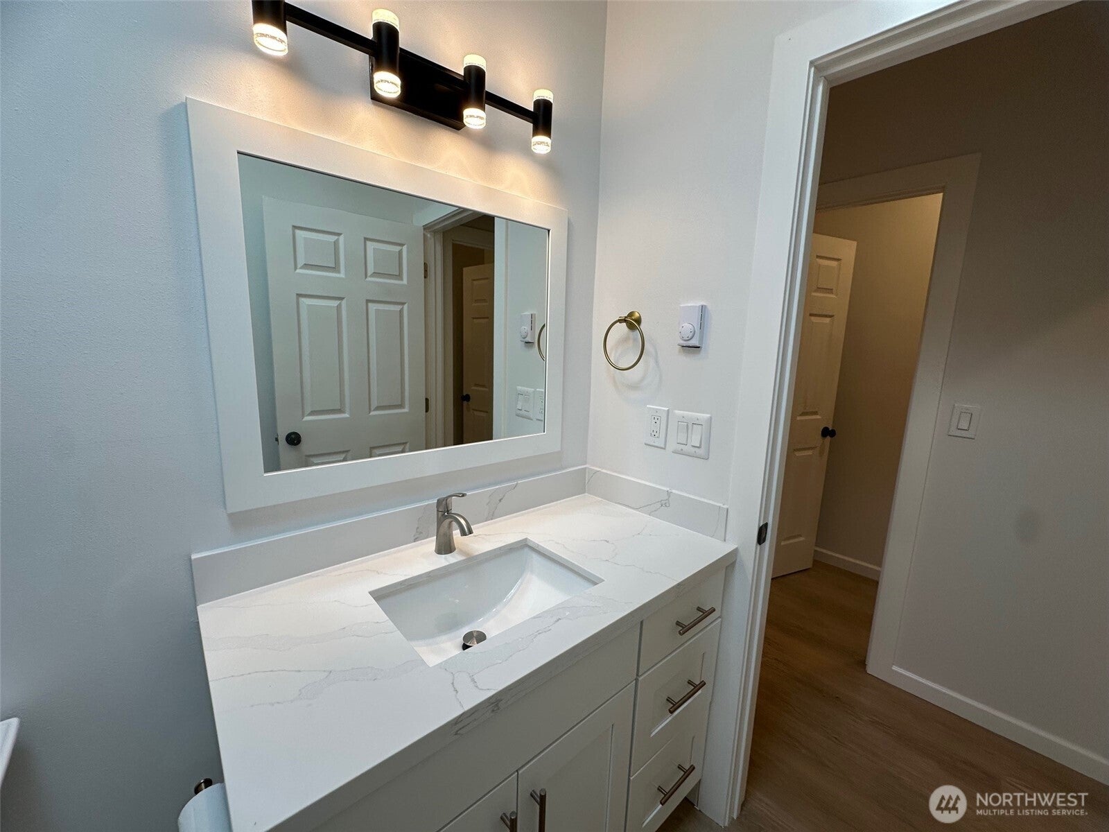 Shoreline, Washington, 98133, United States, 3 Bedrooms Bedrooms, ,2 BathroomsBathrooms,Residential,For Sale,1976952