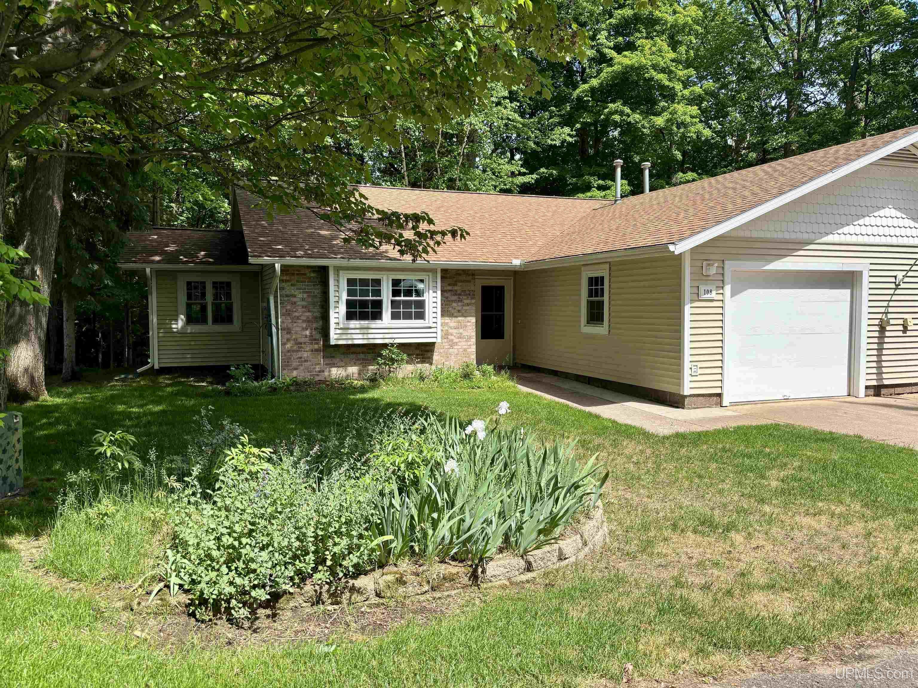 Forest Ridge Dr, Marquette, MI 49855