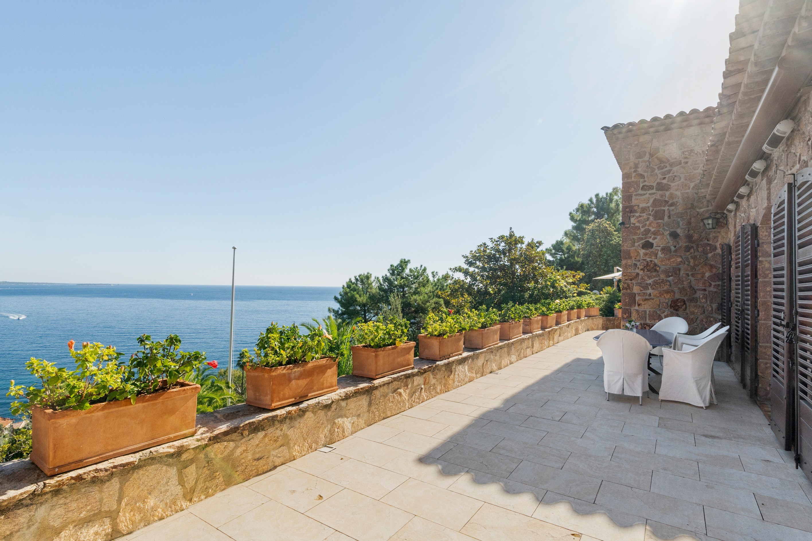   Theoule-sur-Mer luxury seafront villa direct sea access infinity pool 300 sq… - 物件實景