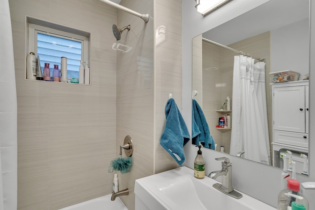 Cambridge, Massachusetts, 02141, United States, 7 Bedrooms Bedrooms, ,4 BathroomsBathrooms,Residential,For Sale,1901897