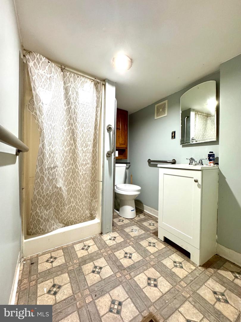Dundalk, Maryland, 21222, United States, 3 Bedrooms Bedrooms, ,4 BathroomsBathrooms,Residential,For Sale,1906595