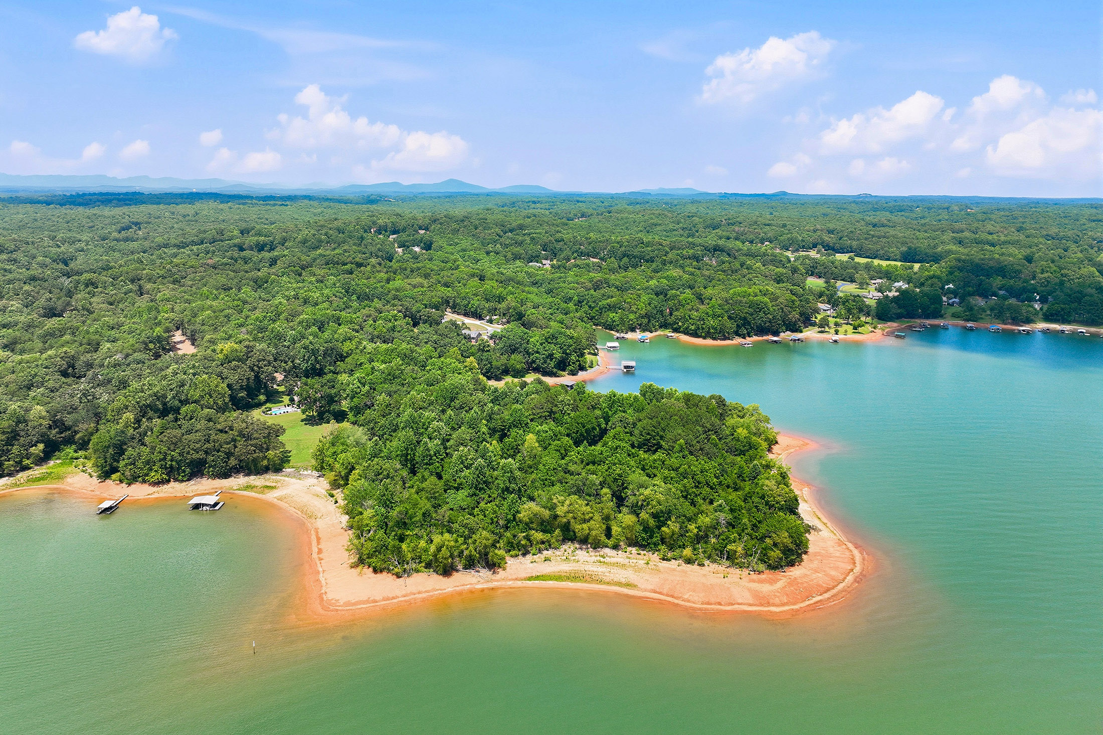  Lakefront Estate with Private Dock, Guest Home and Pool - 物件實景