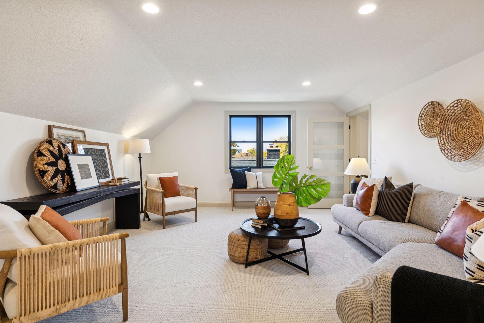 Saint Paul, Minnesota, 55105, United States, 5 Bedrooms Bedrooms, ,4 BathroomsBathrooms,Residential,For Sale,1989282