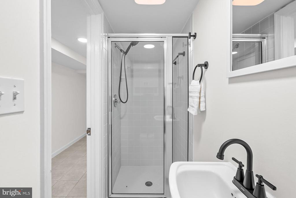 Washington, District of Columbia, 20007, United States, 4 Bedrooms Bedrooms, ,3 BathroomsBathrooms,Residential,For Sale,1975230