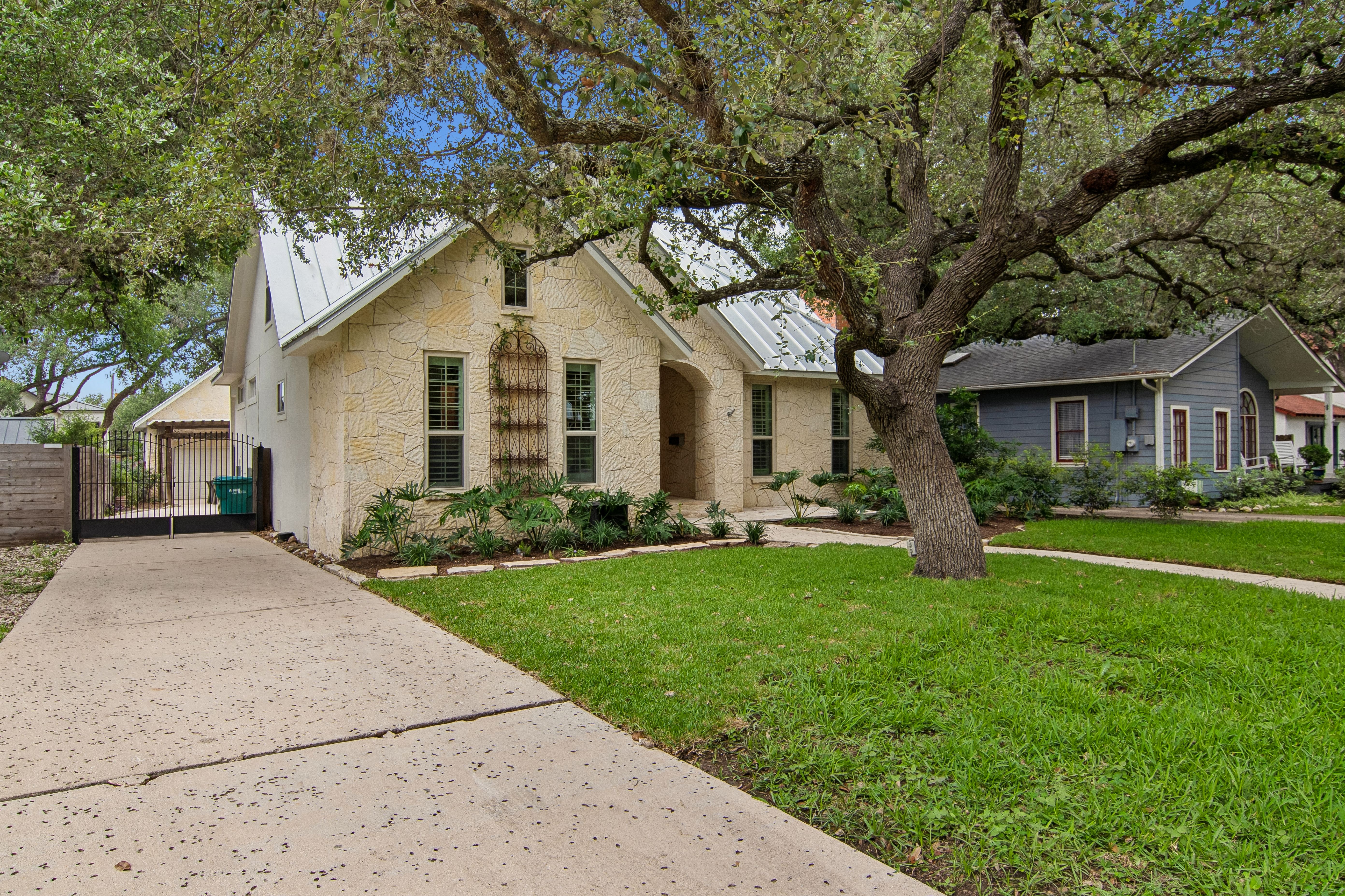  Private Estate on Oversized Alamo Heights Lot - 物件實景