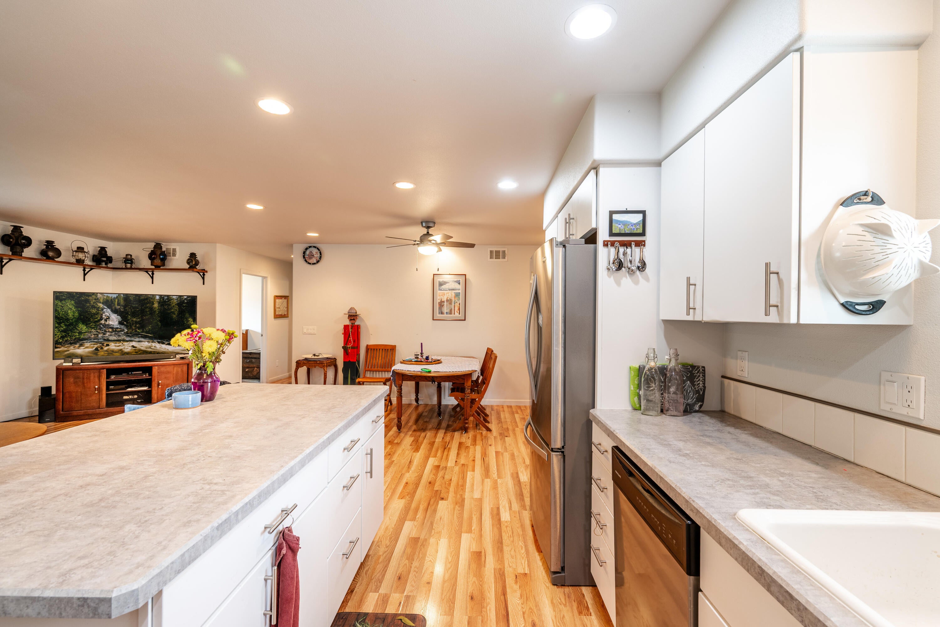 Dayton, Wyoming, 82836, United States, 3 Bedrooms Bedrooms, ,4 BathroomsBathrooms,Residential,For Sale,2015288