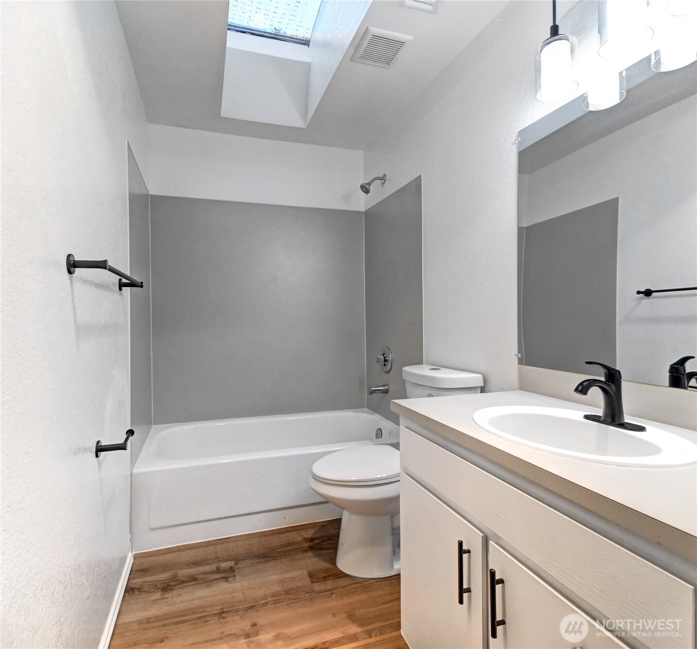 Everett, Washington, 98204, United States, 3 Bedrooms Bedrooms, ,1 BathroomBathrooms,Residential,For Sale,1995810