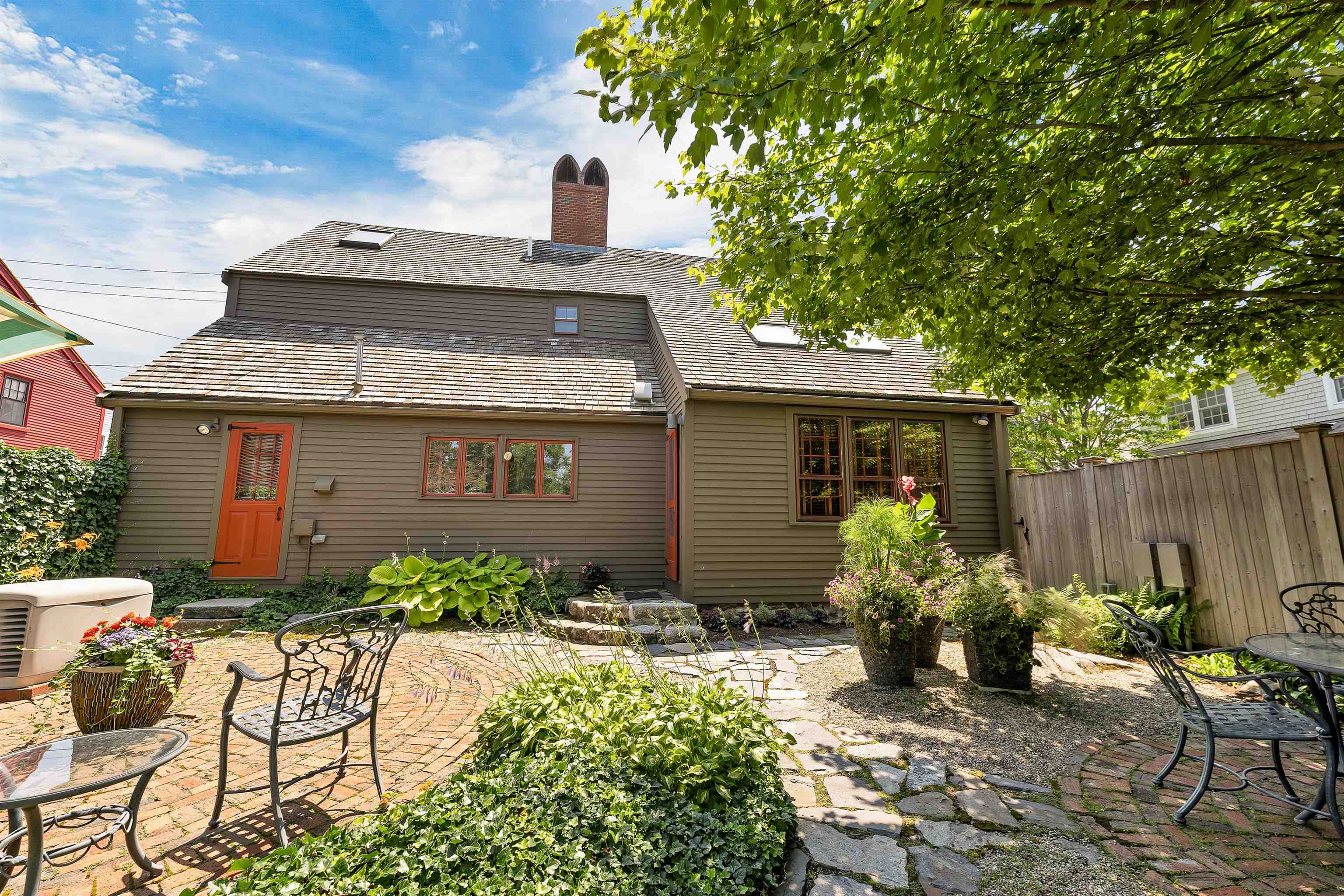 Portsmouth, New Hampshire, 03801, United States, 3 Bedrooms Bedrooms, ,1 BathroomBathrooms,Residential,For Sale,1919932