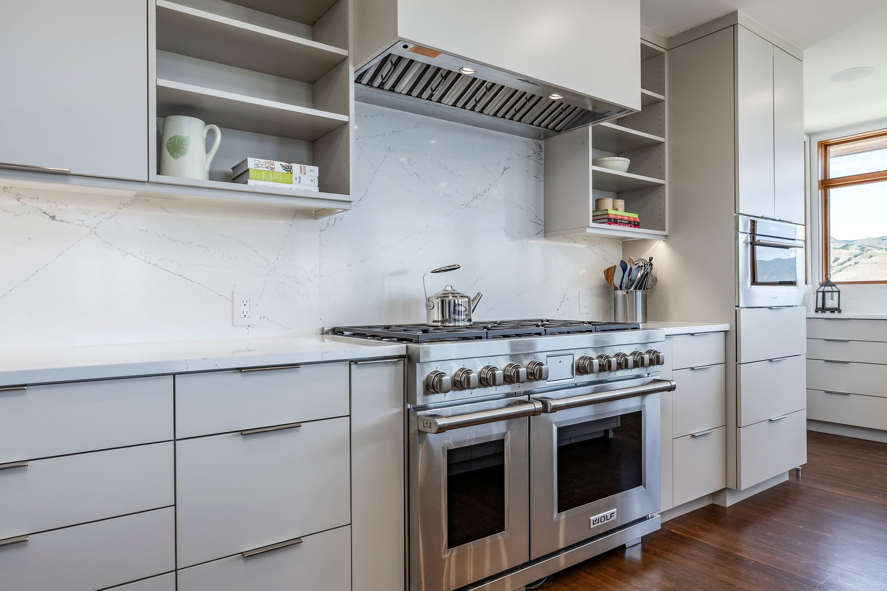  Stunning Contemporary Home with Commanding Views - 物件實景