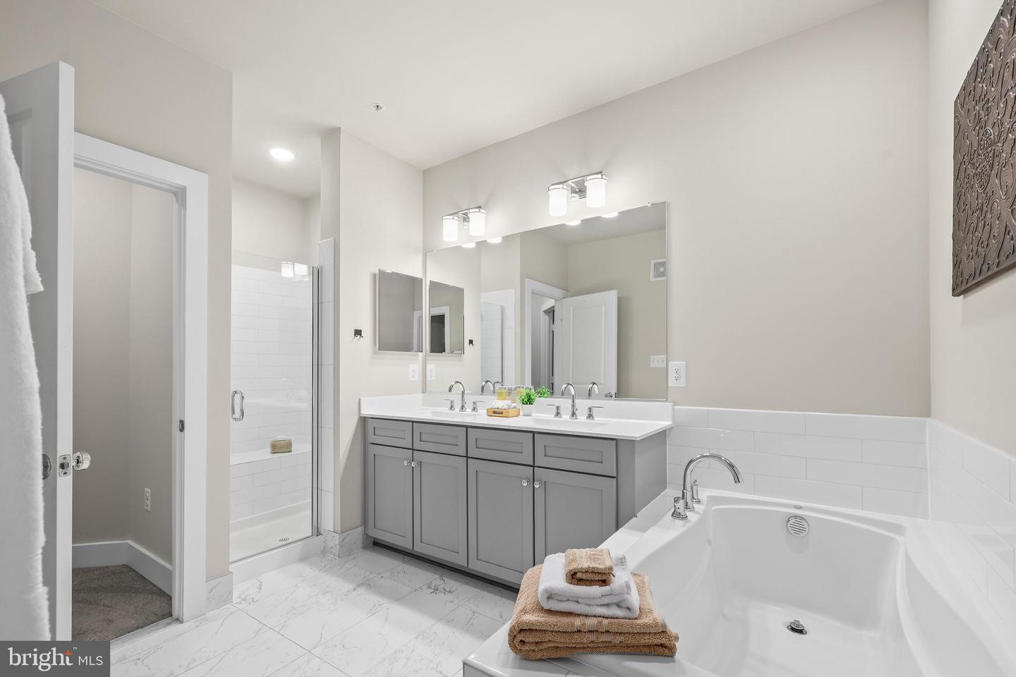 Arlington, Virginia, 22204, United States, 3 Bedrooms Bedrooms, ,4 BathroomsBathrooms,Residential,For Sale,1827823