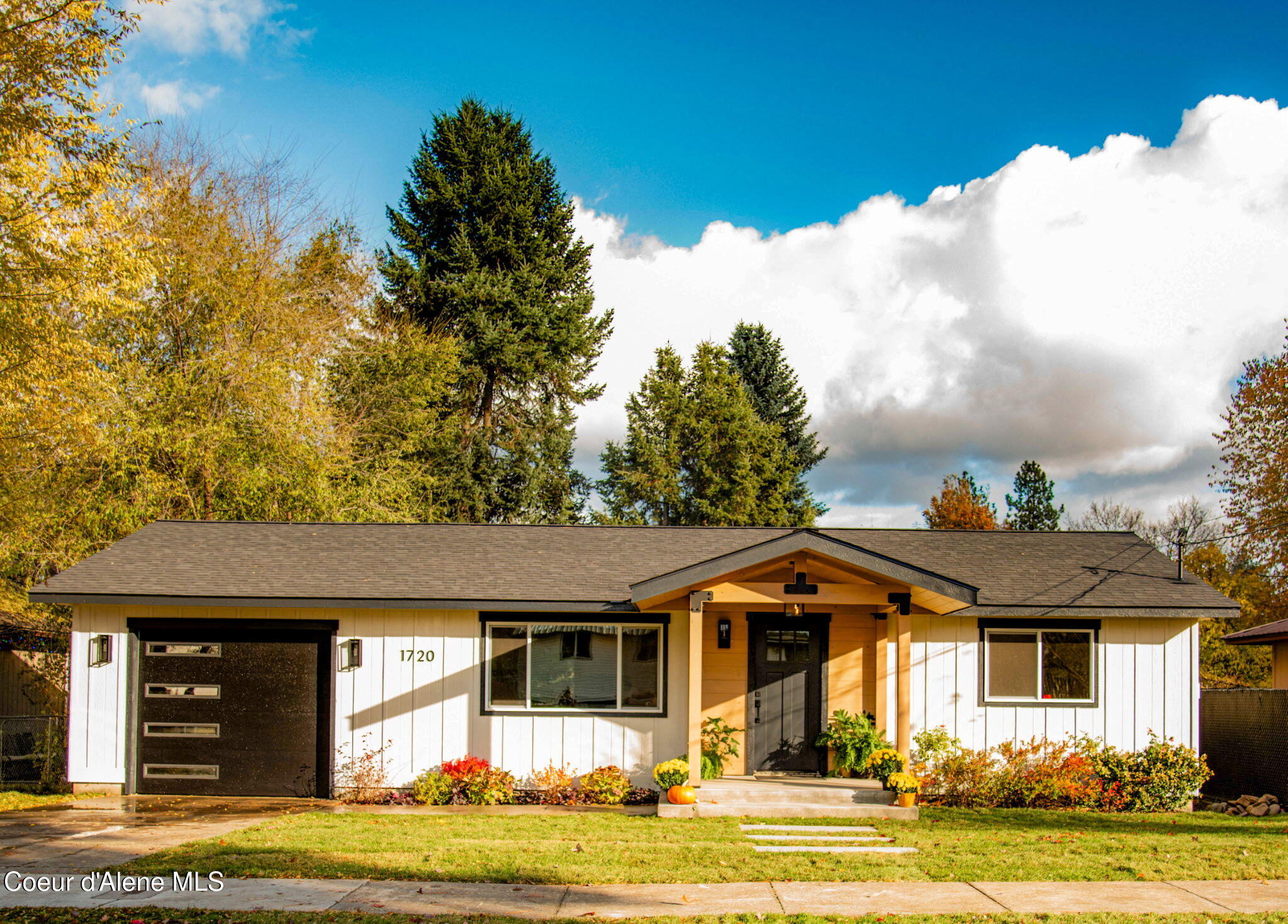 Coeur d'Alene, Idaho, 83814, United States, 2 Bedrooms Bedrooms, ,1 BathroomBathrooms,Residential,For Sale,2010997