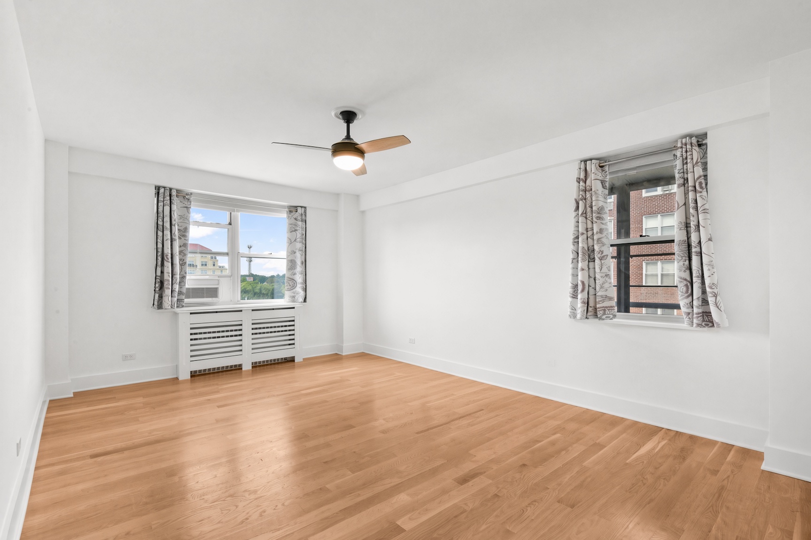  Fully Renovated Larchmont Condo - 物件實景