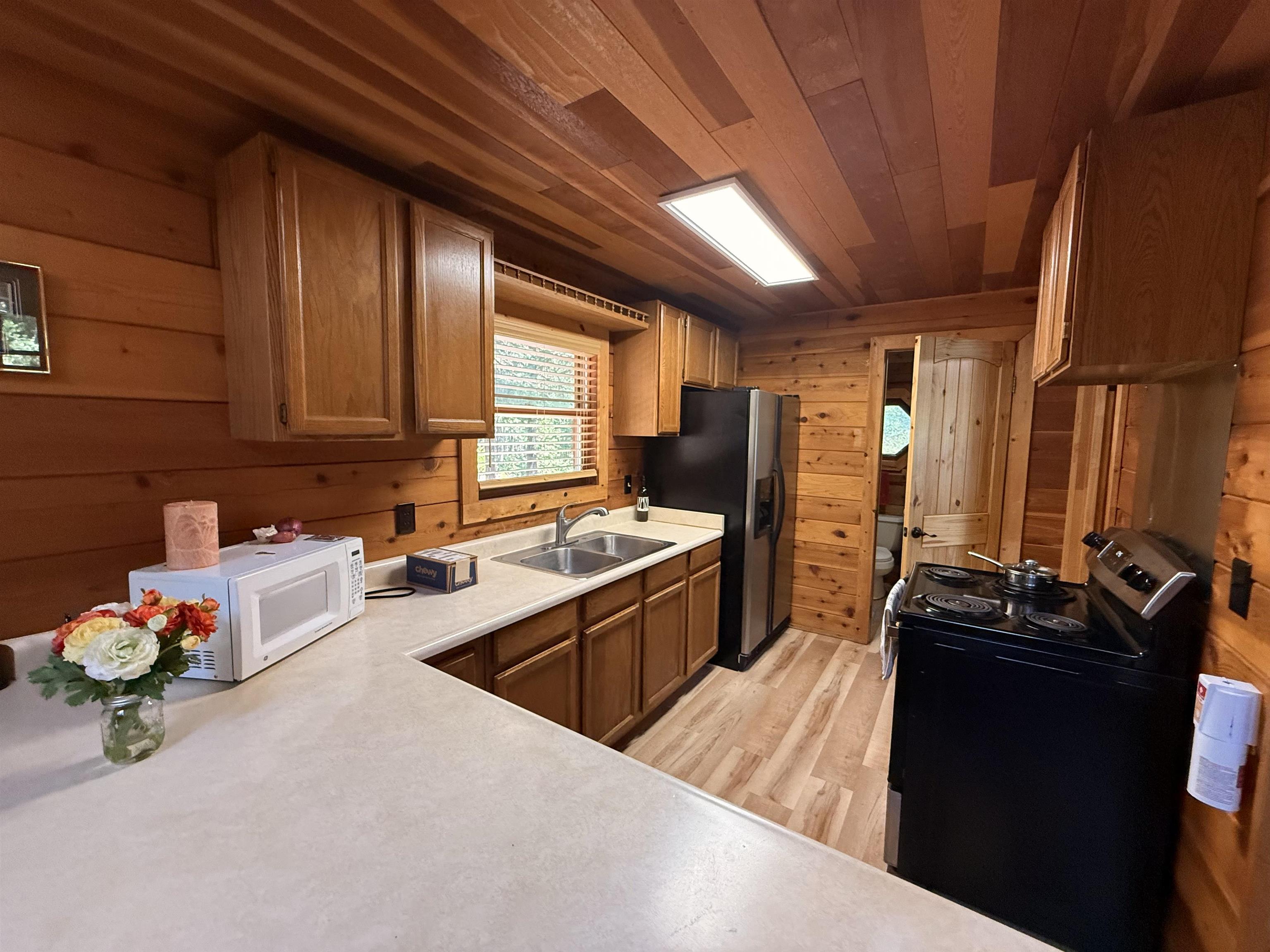Tahoma, California, 96142, United States, 2 Bedrooms Bedrooms, ,1 BathroomBathrooms,Residential,For Sale,1848171