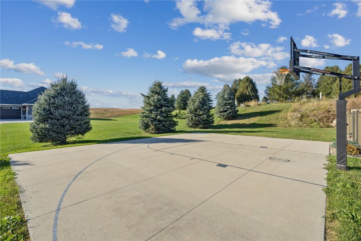 Vinton, Iowa, 52349, United States, 5 Bedrooms Bedrooms, ,3 BathroomsBathrooms,Residential,For Sale,1979270