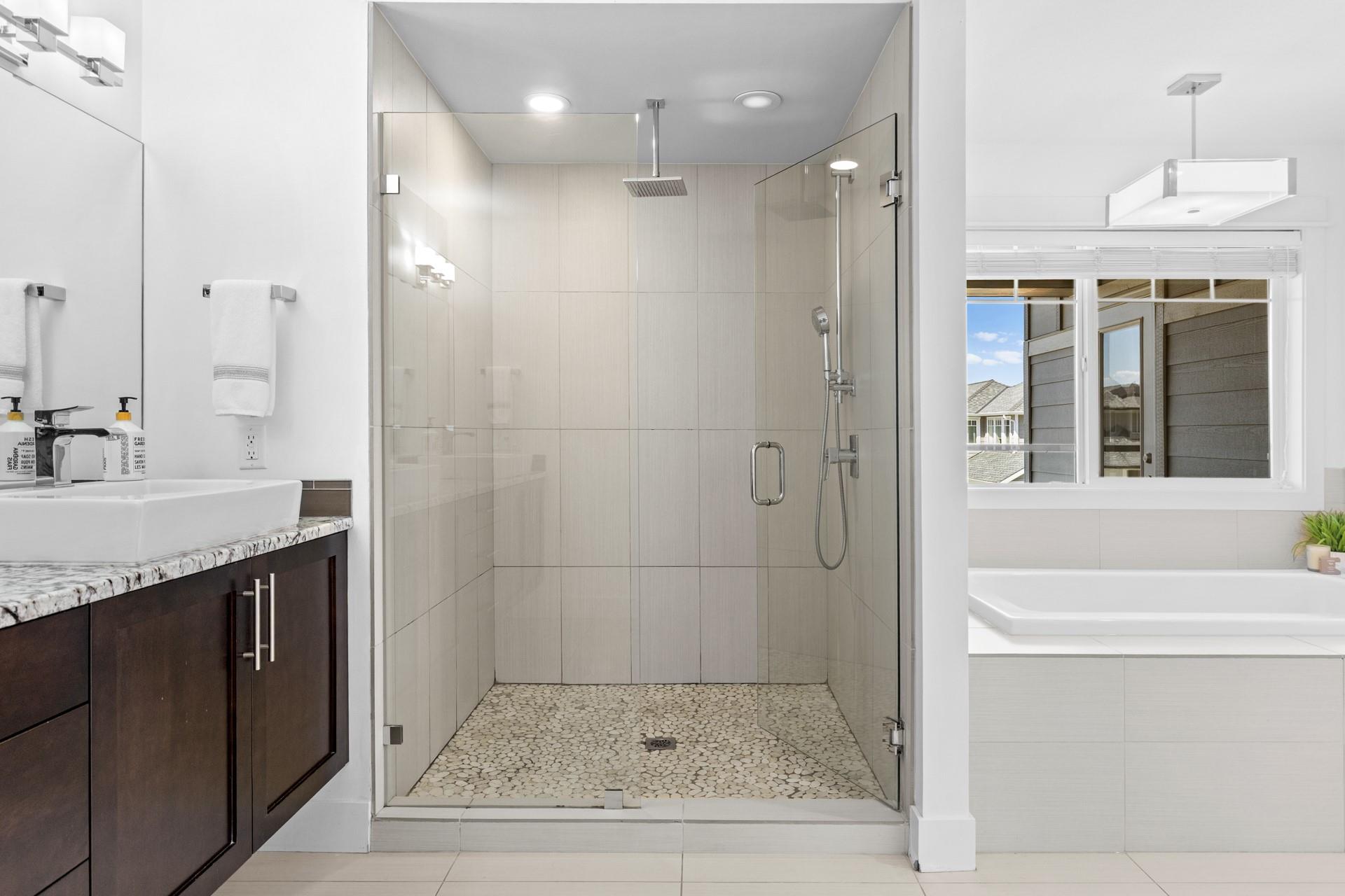 KELOWNA, British Columbia, V1W 5K2, CA, 5 Bedrooms Bedrooms, ,3 BathroomsBathrooms,Residential,For Sale,1960924