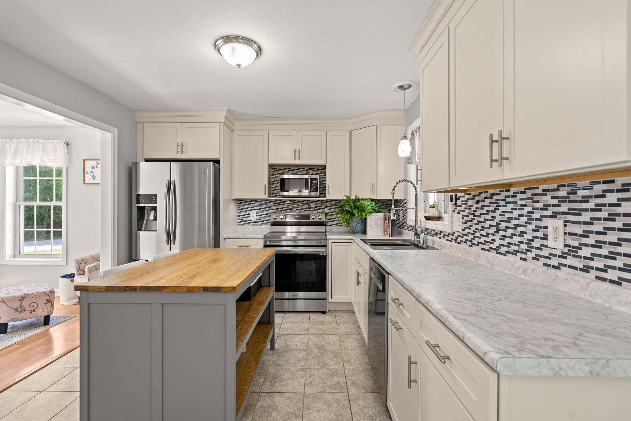 Derry, New Hampshire, 03038, United States, 3 Bedrooms Bedrooms, ,2 BathroomsBathrooms,Residential,For Sale,1927202