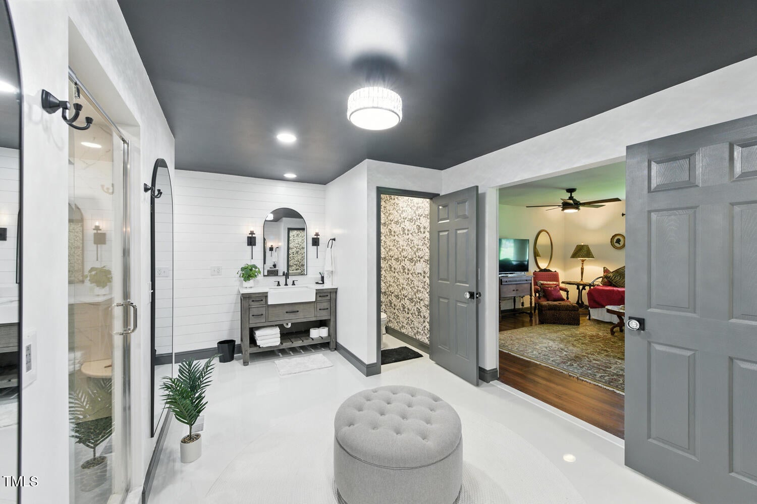 Newton Grove, North Carolina, 28366, United States, 5 Bedrooms Bedrooms, ,8 BathroomsBathrooms,Residential,For Sale,1892259