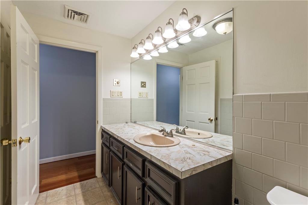 North Smithfield, Rhode Island, 02896, United States, 3 Bedrooms Bedrooms, ,3 BathroomsBathrooms,Residential,For Sale,1870589