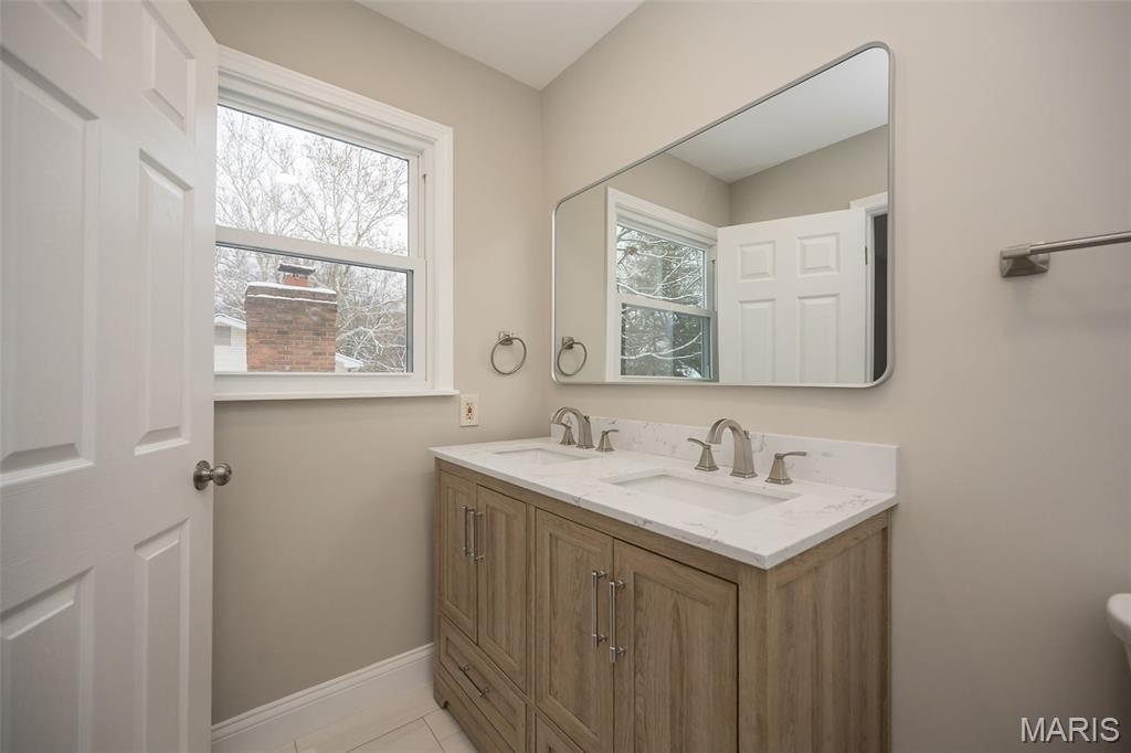 Ellisville, Missouri, 63011, United States, 4 Bedrooms Bedrooms, ,3 BathroomsBathrooms,Residential,For Sale,2002113