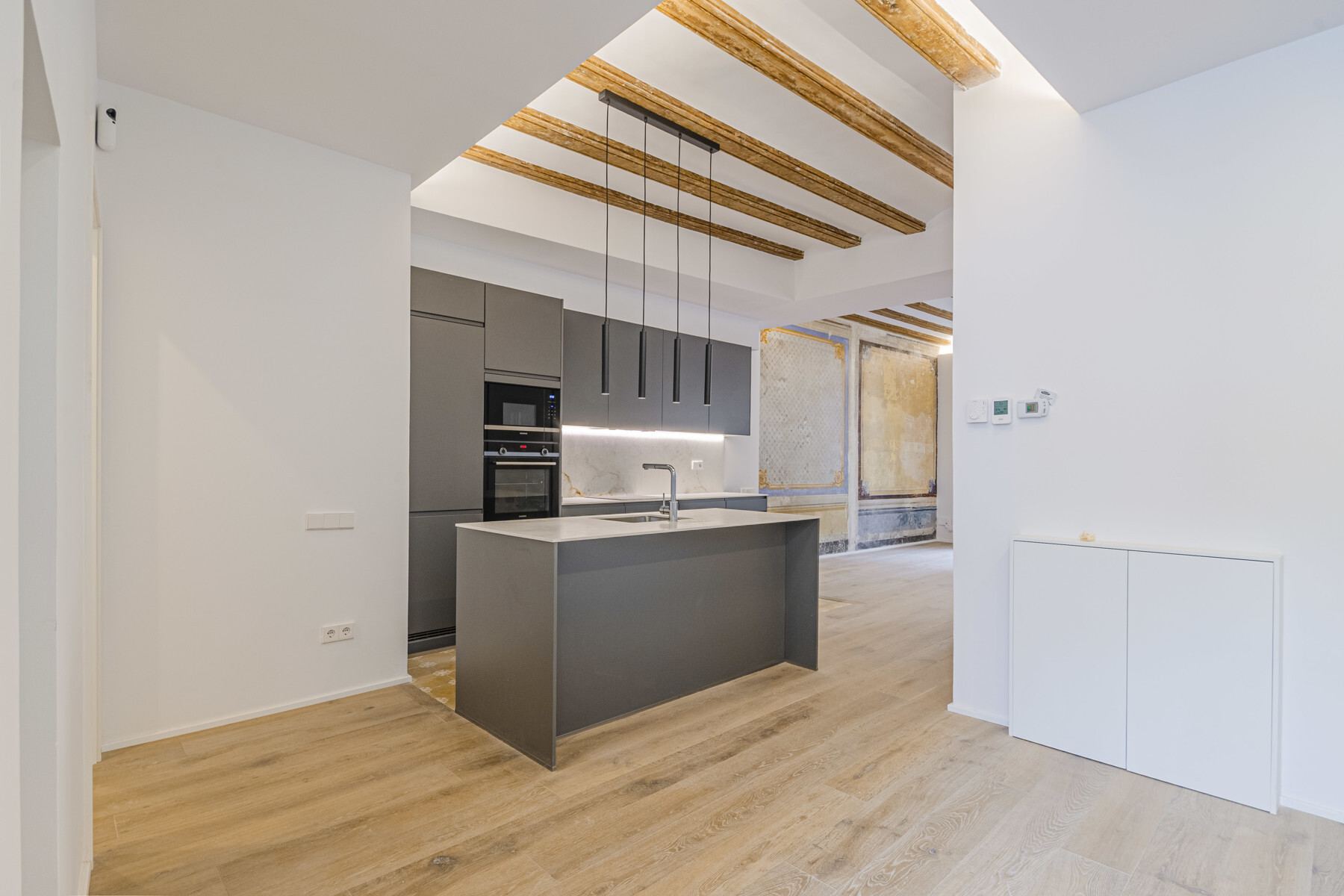  2-bedroom apartment in a listed and renovated building in El Born - 物件實景