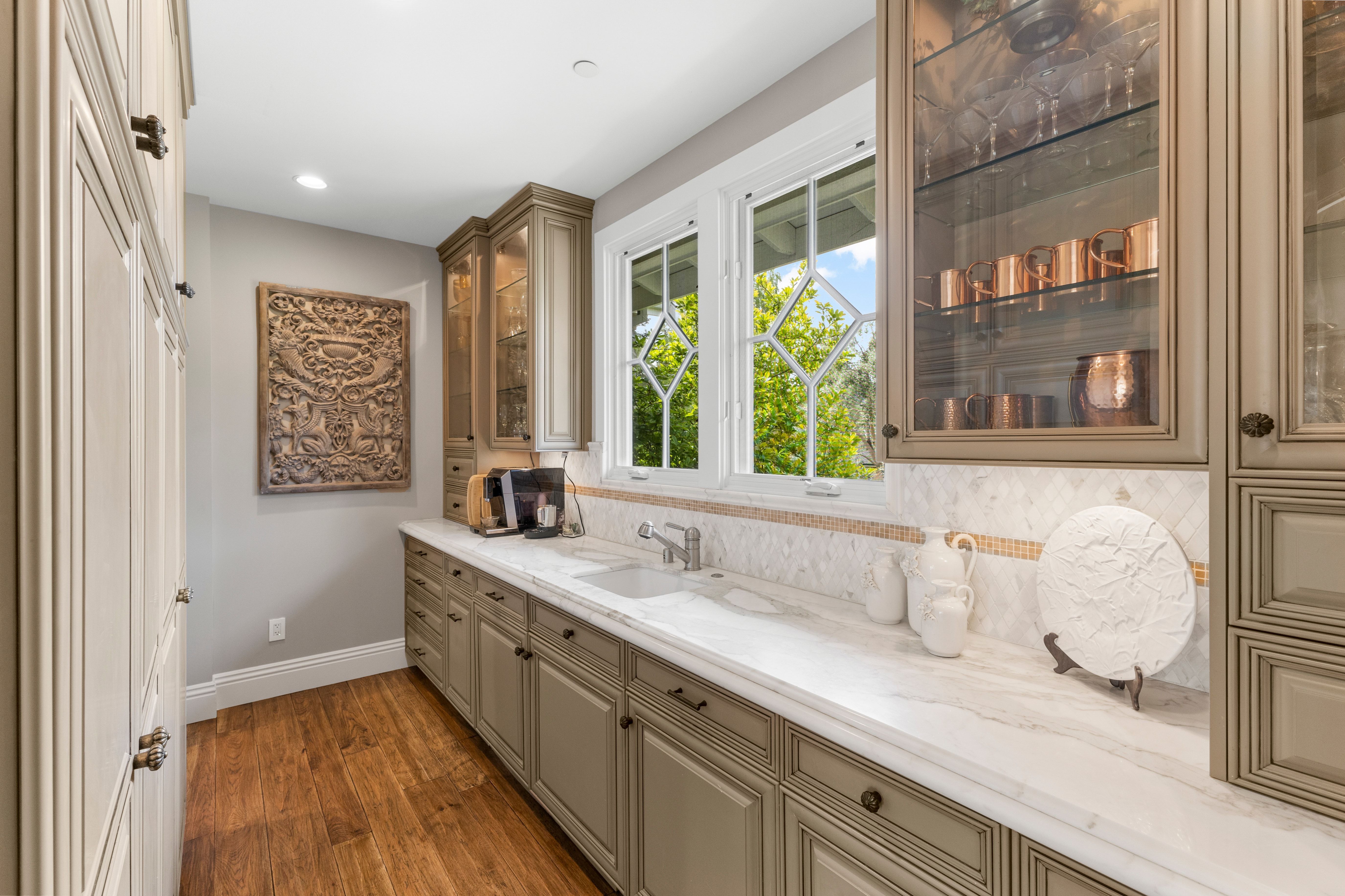  A Private One-Acre Compound Defined by Craftsmanship, Scale and Resort Living - 物件實景