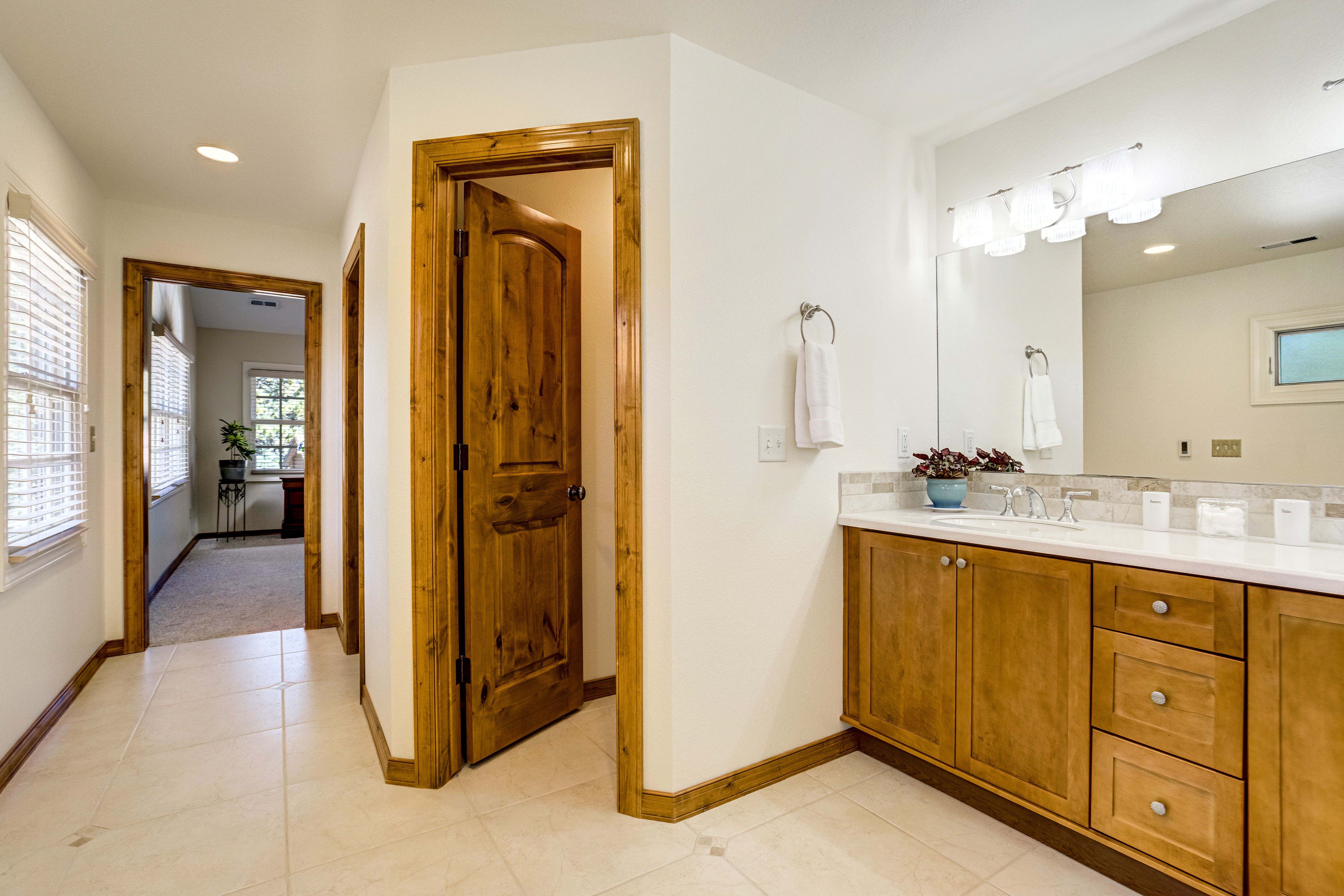  Impeccably Maintained Craftsman Retreat on a Quiet Cul-de-Sac - 物件實景