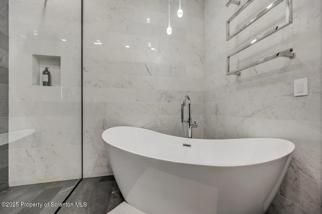 Bear Creek, Pennsylvania, 18602, United States, 4 Bedrooms Bedrooms, ,3 BathroomsBathrooms,Residential,For Sale,2002172