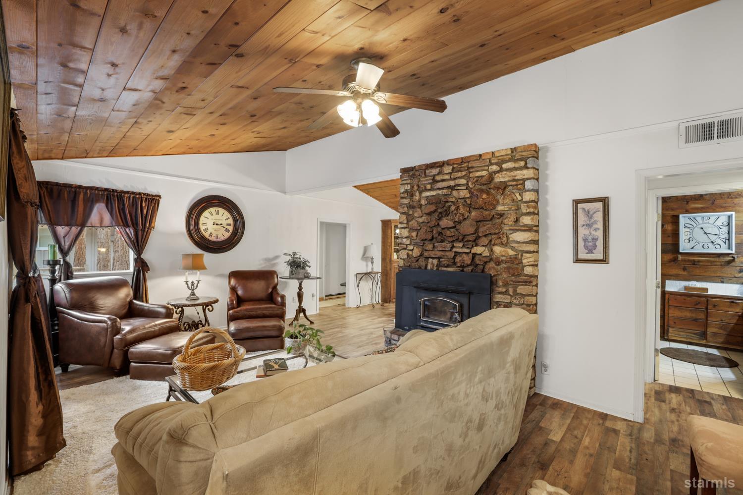 South Lake Tahoe, California, 96150, United States, 3 Bedrooms Bedrooms, ,2 BathroomsBathrooms,Residential,For Sale,2003328