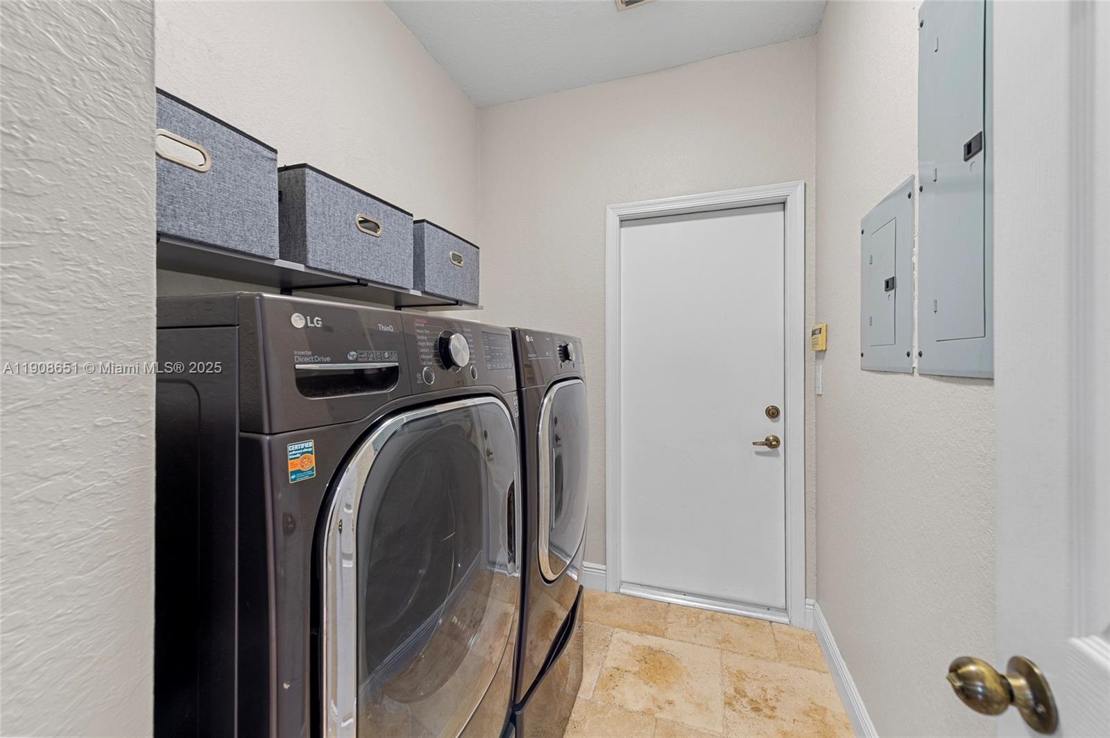 Weston, Florida, 33332, United States, 5 Bedrooms Bedrooms, ,4 BathroomsBathrooms,Residential,For Sale,1987743