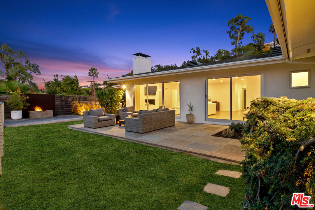 Sherman Oaks, California, 91403, United States, 3 Bedrooms Bedrooms, ,2 BathroomsBathrooms,Residential,For Sale,1940952