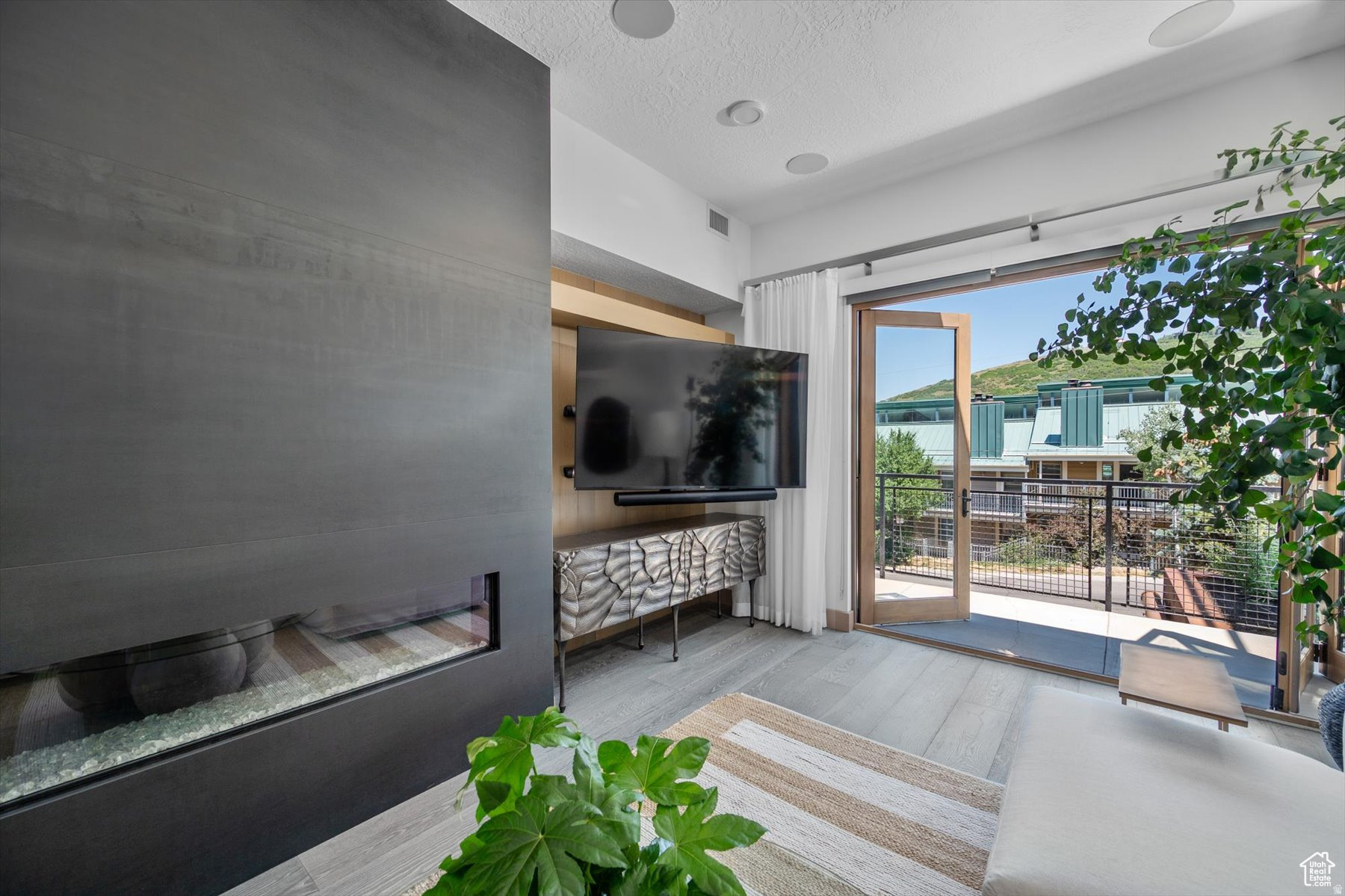 Park City, Utah, 84060, United States, 2 Bedrooms Bedrooms, ,2 BathroomsBathrooms,Residential,For Sale,1989382