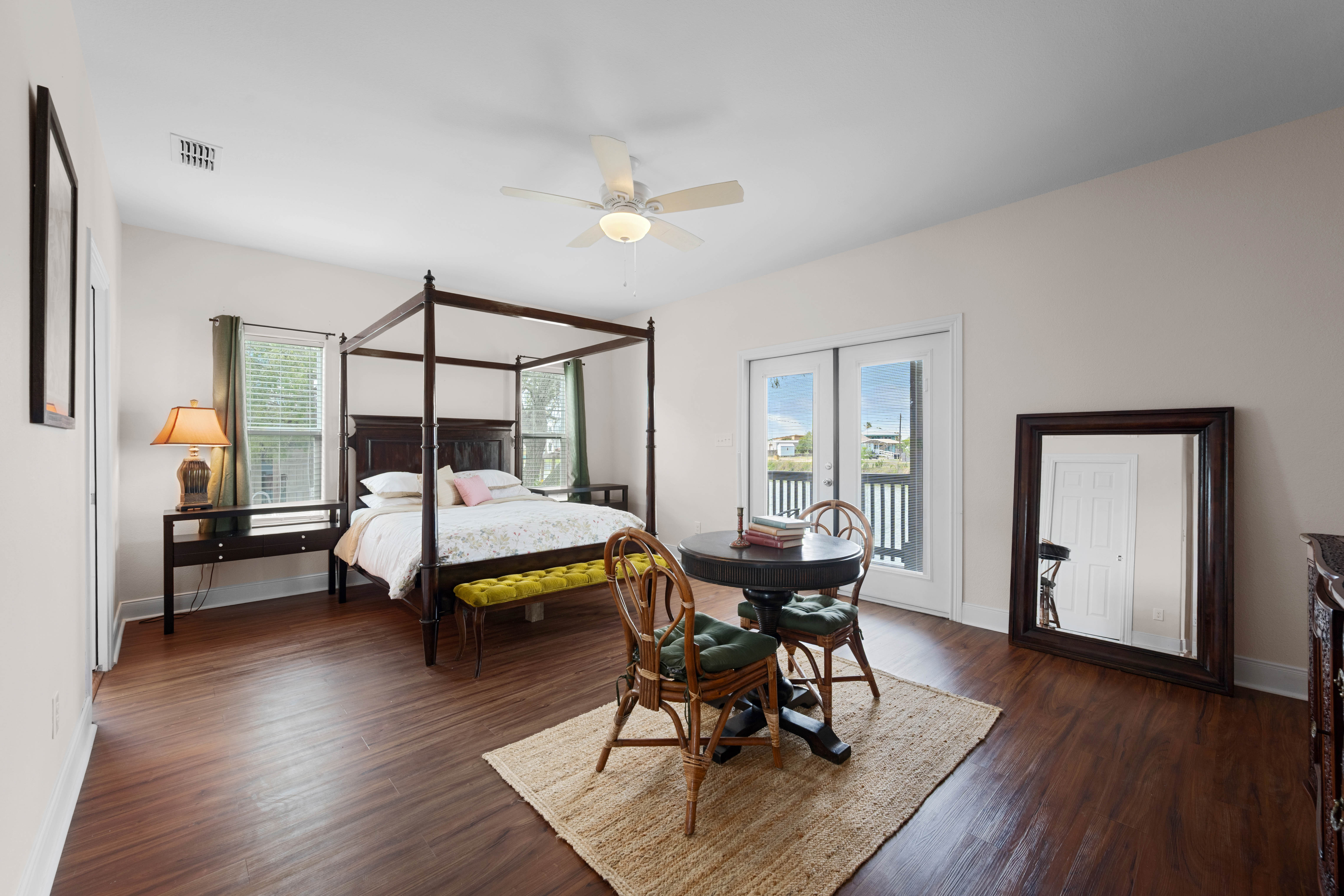  Beautiful Coastal Home on Oversized Lot - 物件實景