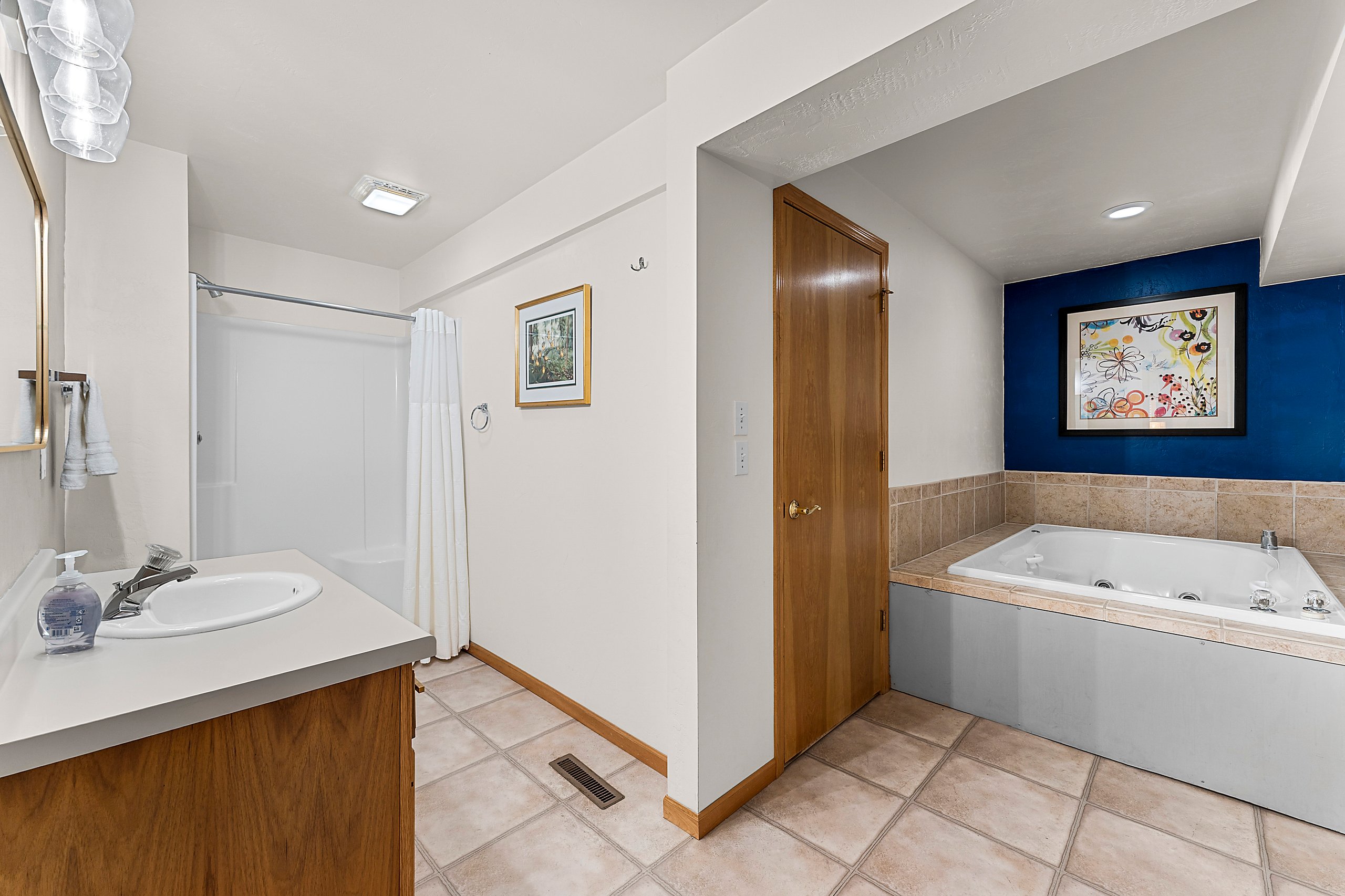  Turnkey 3-Bedroom Condo Near Downtown Egg Harbor - 物件實景